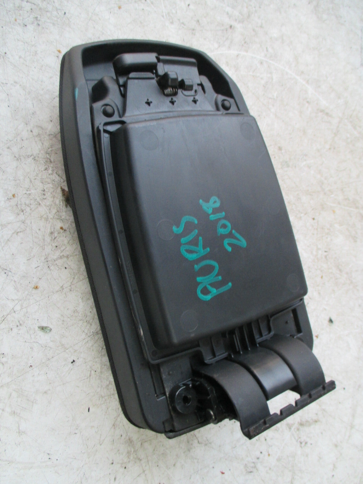 TOYOTA AURIS 2018 MK2 CENTRE CONSOLE ARMREST