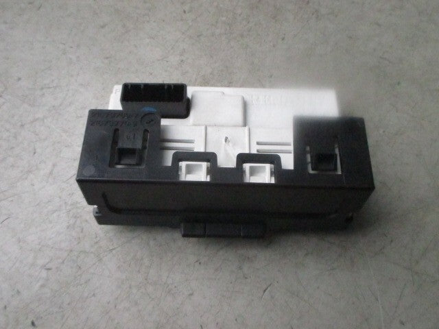 2009 RENAULT MEGANE MK2 1.9 DIESEL CENTRAL DIGITAL DISPLAY SCREEN 8200350498