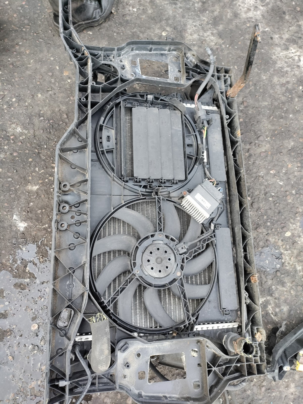 2008 AUDI A4 B8 2.0 DIESEL COMPLETE RADIATOR RAD PACK 8K0260401H