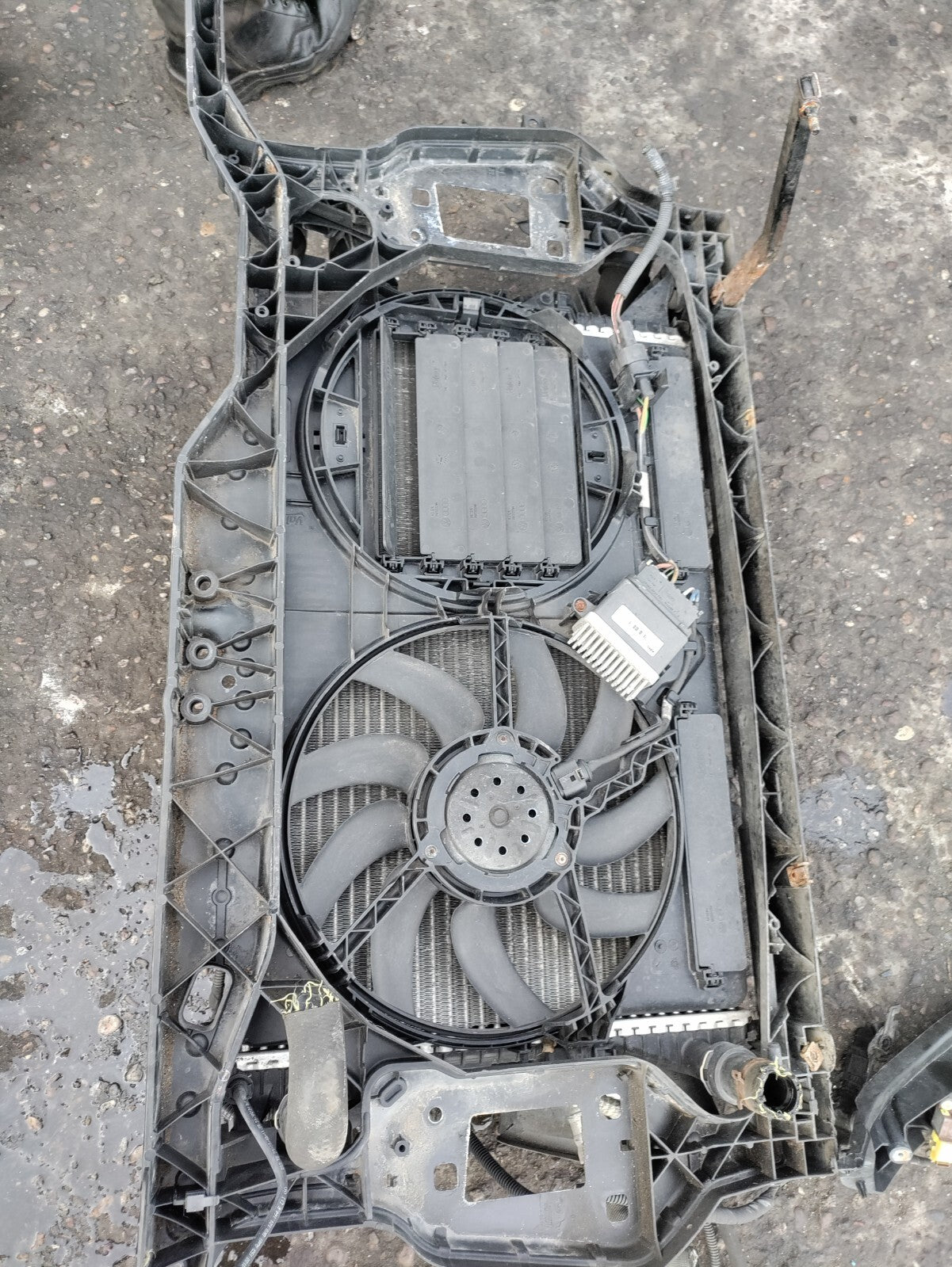 2008 AUDI A4 B8 2.0 DIESEL COMPLETE RADIATOR RAD PACK 8K0260401H
