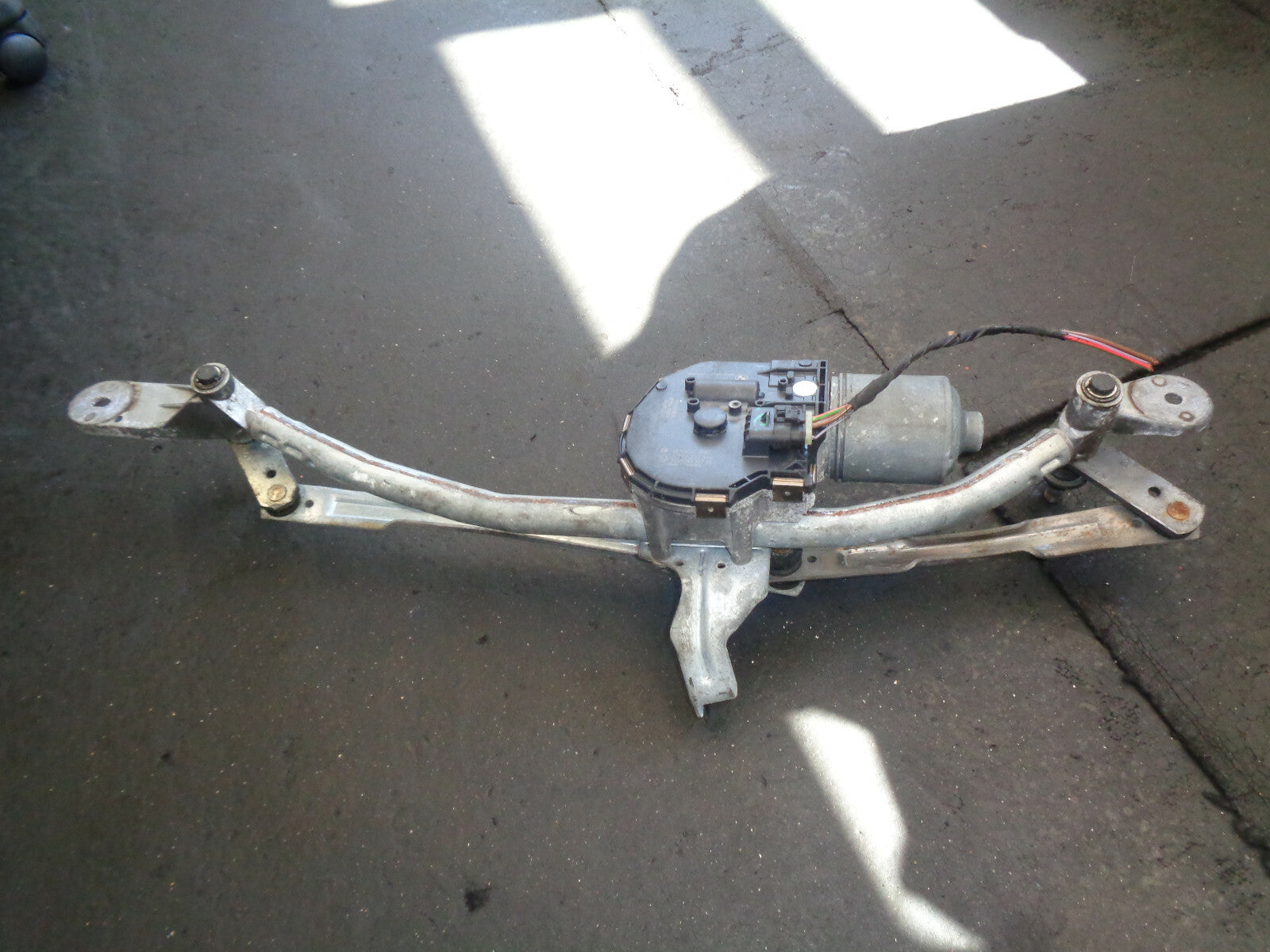 BMW 5 SERIES F10 2012 FRONT WINDSCREEN WIPER MOTOR LINKAGE 4899836