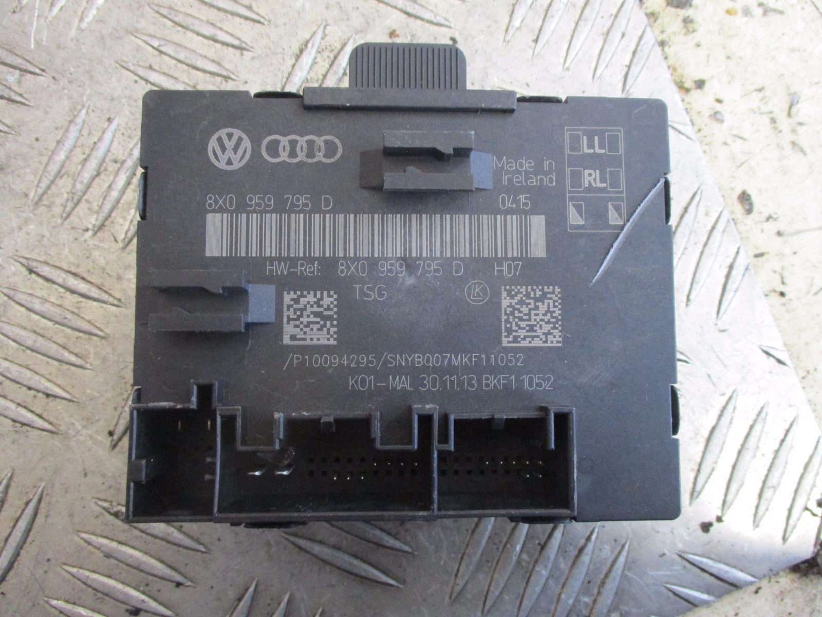 AUDI A1 2013 5 DOOR 1 X ELECTRIC DOOR CONTROL MODULE UNIT 8X0959795D
