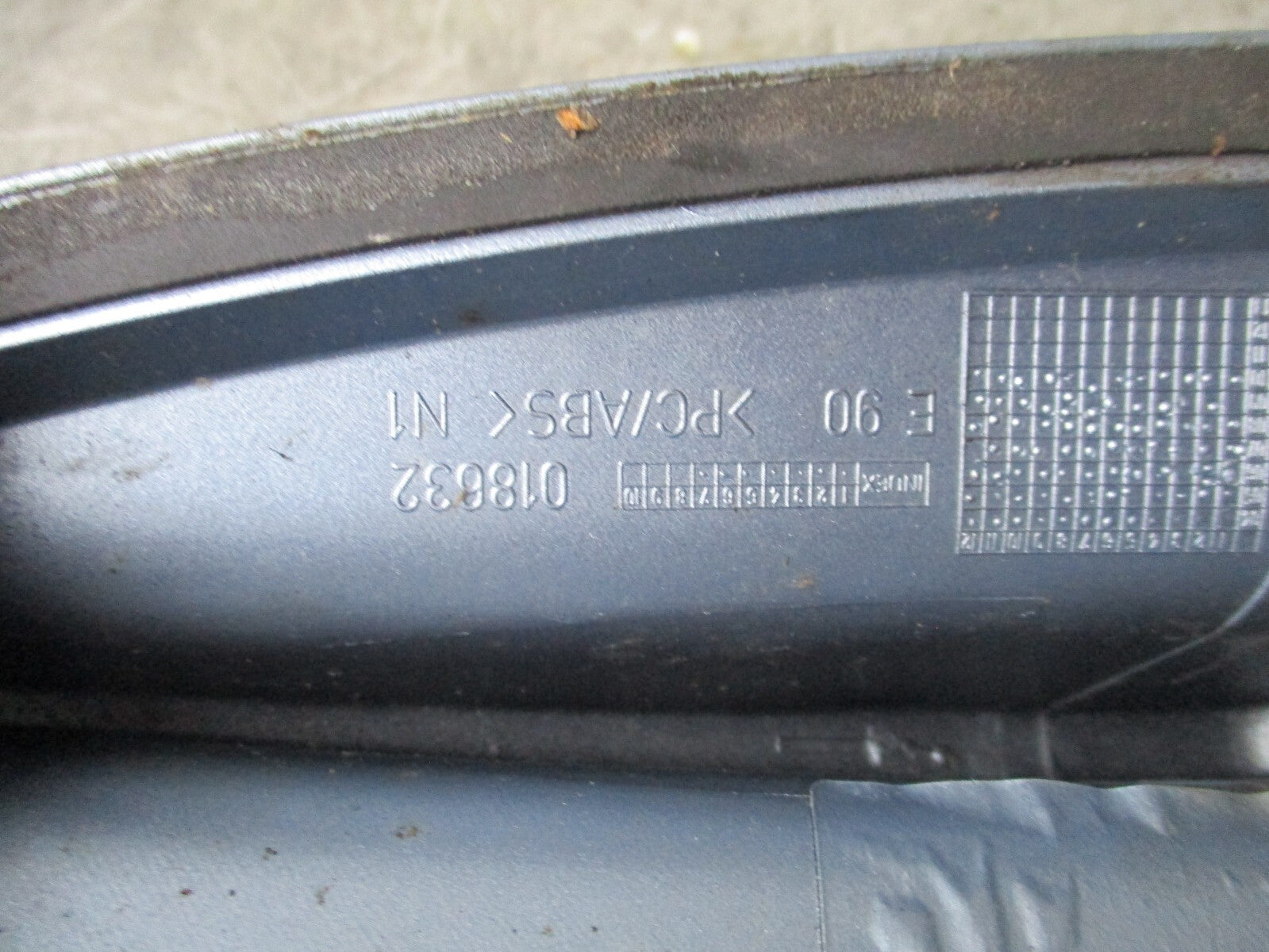 2015 BMW 3 SERIES E90 RADIO ANTENNA COVER 018632