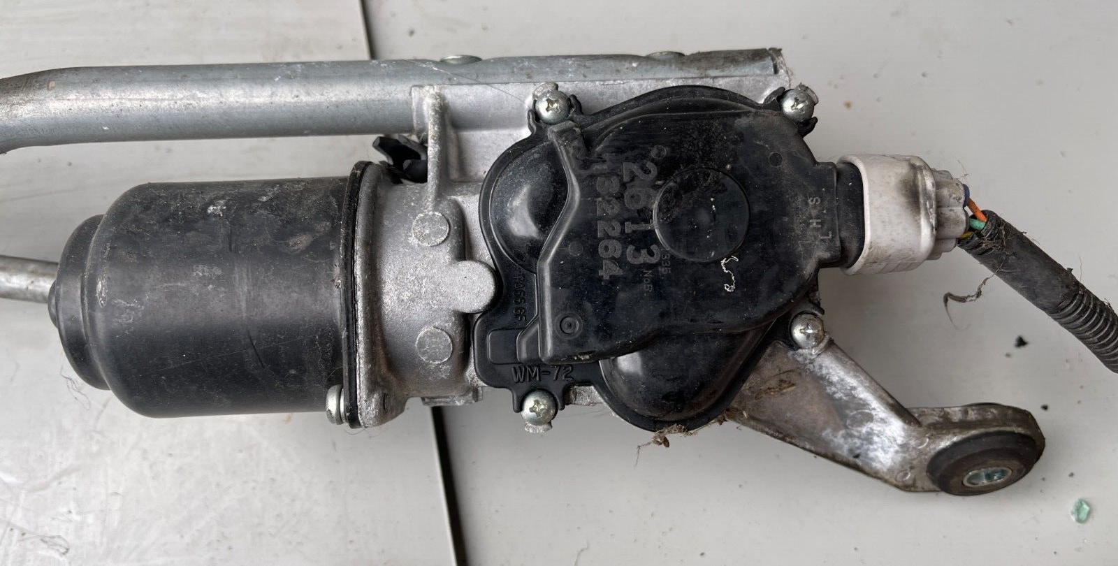 2011 NISSAN NOTE FRONT WINDSCREEN WIPER MOTOR