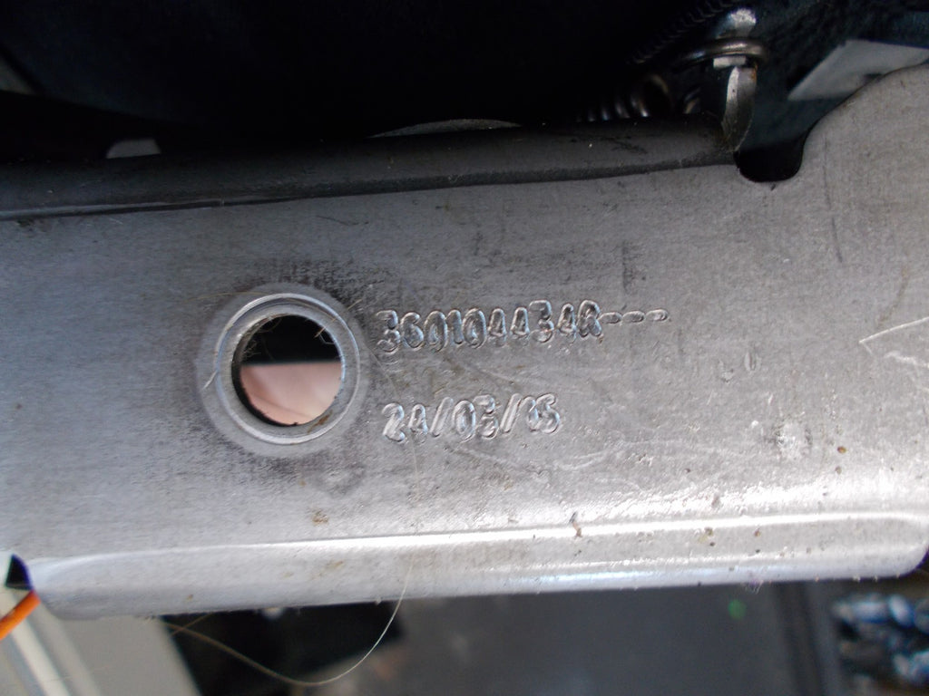 RENAULT CLIO X98 (MK4) 2015 HATCH HANDBRAKE LEVER HANDLE MECHANISM 360104434R