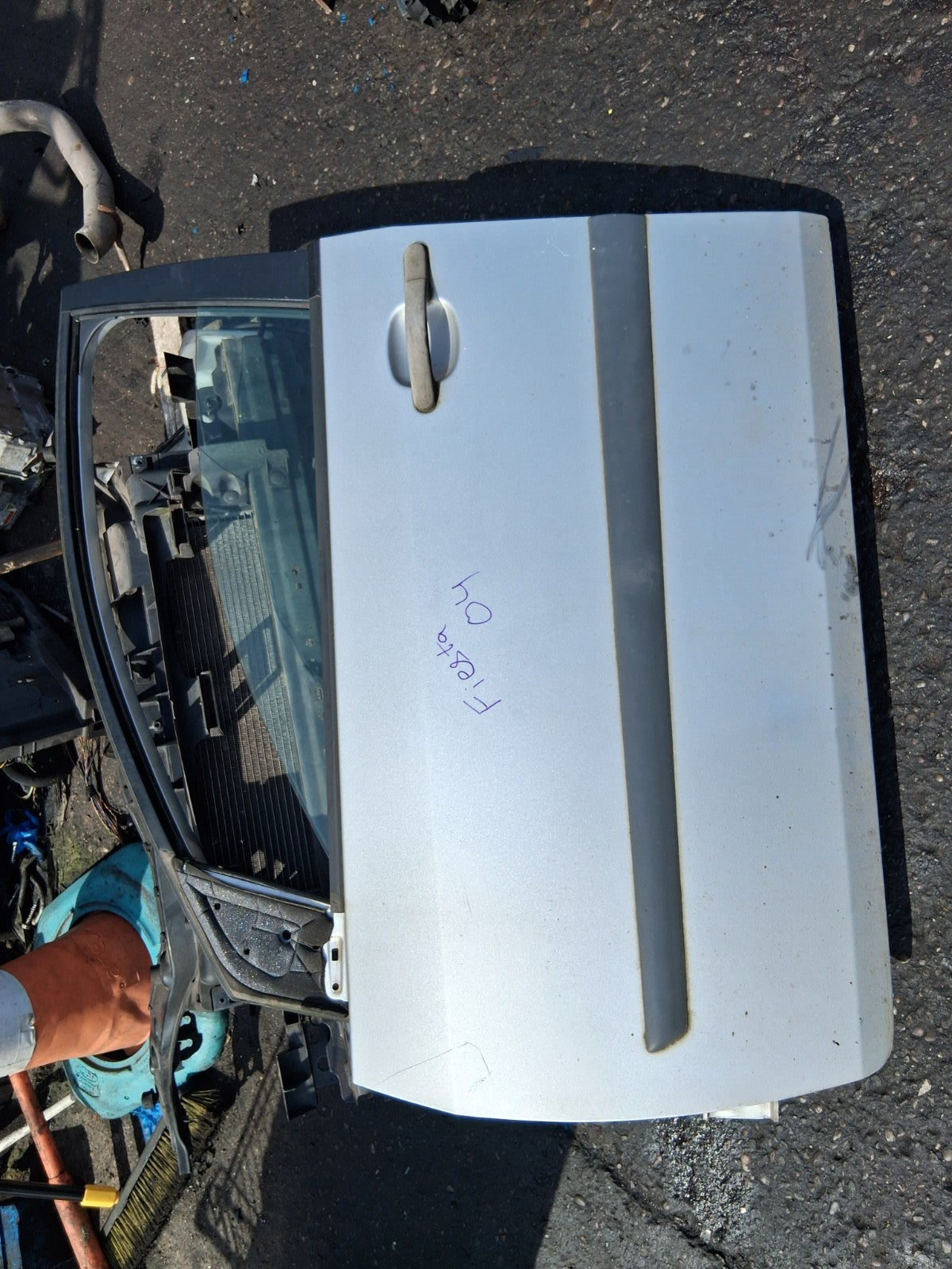 2006 FORD FIESTA MK6 NSF PASSENGER SIDE FRONT LEFT COMPLETE DOOR SILVER
