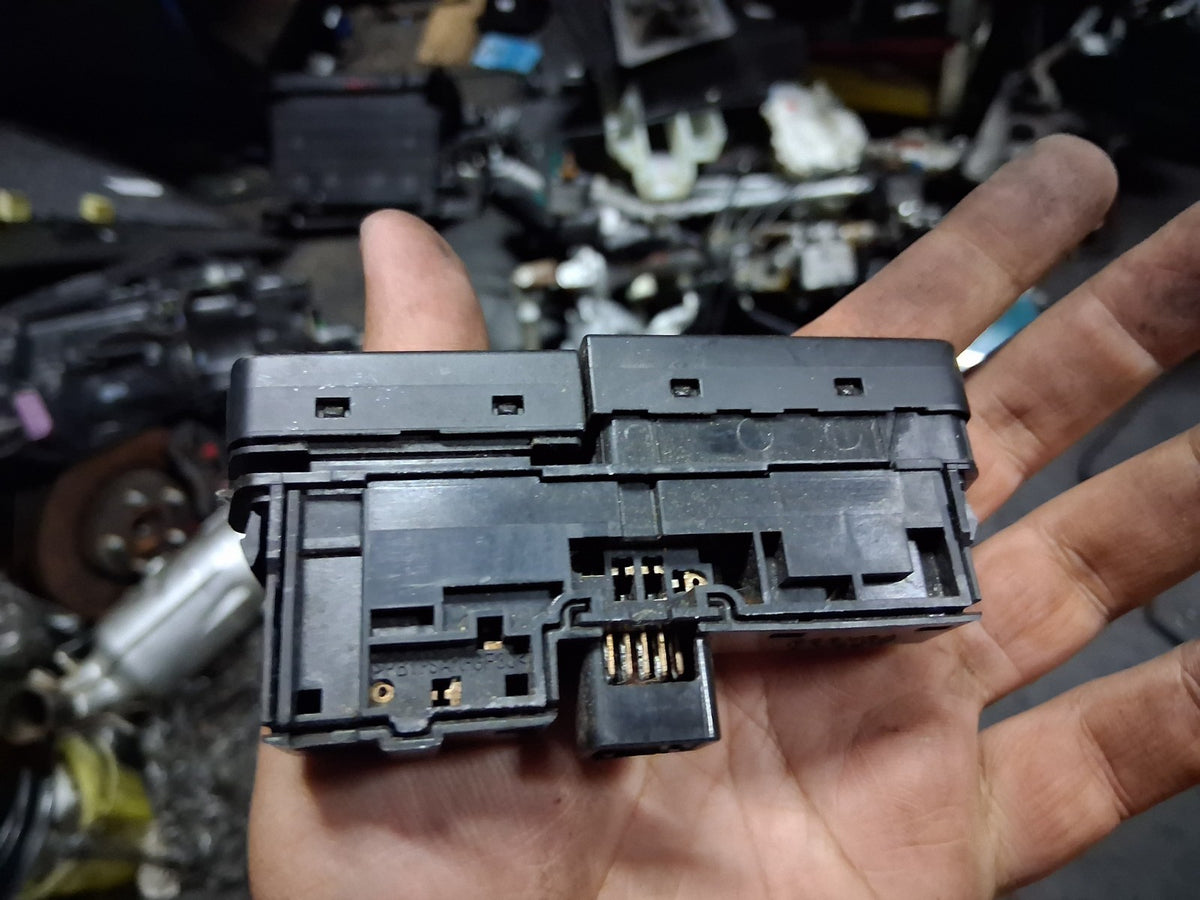2022 SUZUKI VITARA MK4 HAZARD SWITCH CONTROL BUTTON CZ2100Q16A