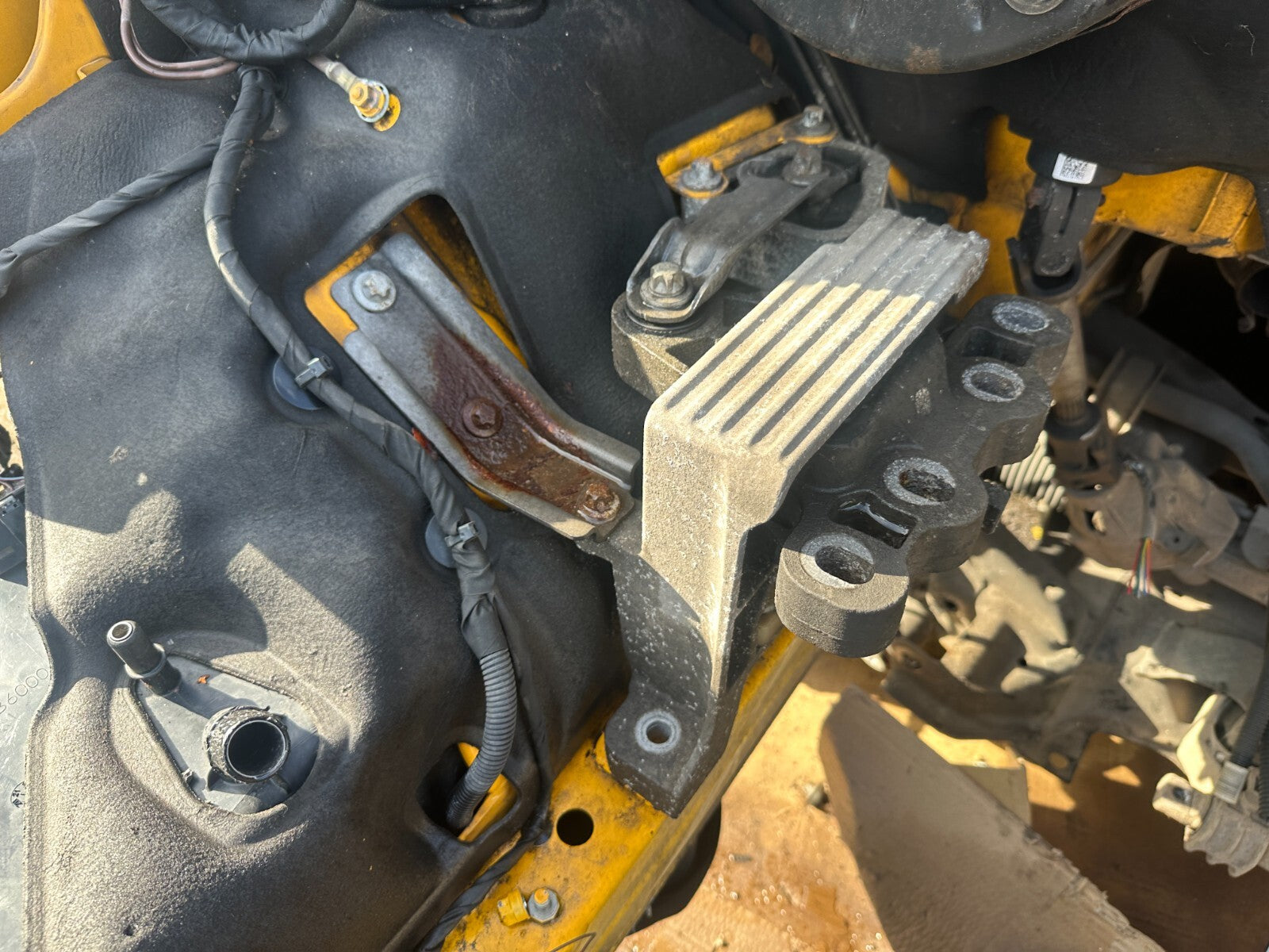 2019 MERCEDES SPRINTER W907 2.1 FWD OS DRIVER SIDE ENGINE MOUNT COMPLETE