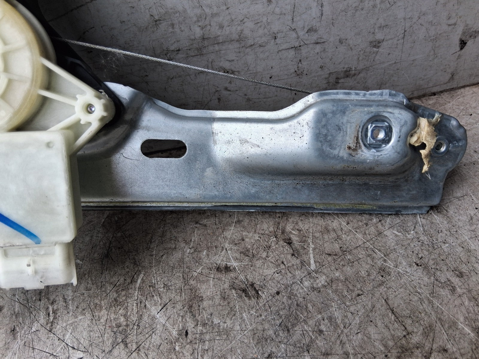 2020 NISSAN QASHQAI J11 MK2 NSR PASSENGER SIDE WINDOW MOTOR REGULATOR 82701HVOOC