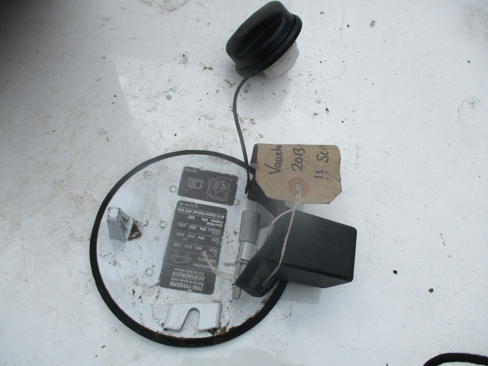 VAUXHALL CORSA D 1.3 FUEL FILLER CAP 13242347 WHITE