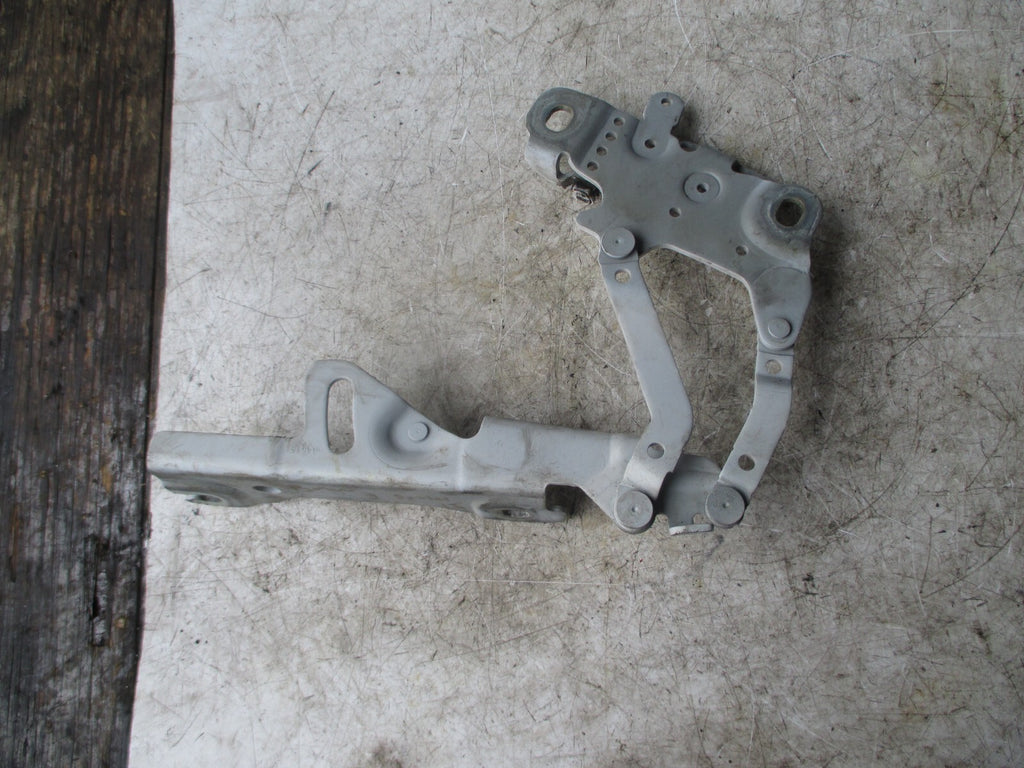 BMW 1 SERIES F20 LCI 2015 DRIVER SIDE FRONT BONNET HINGE 7336700