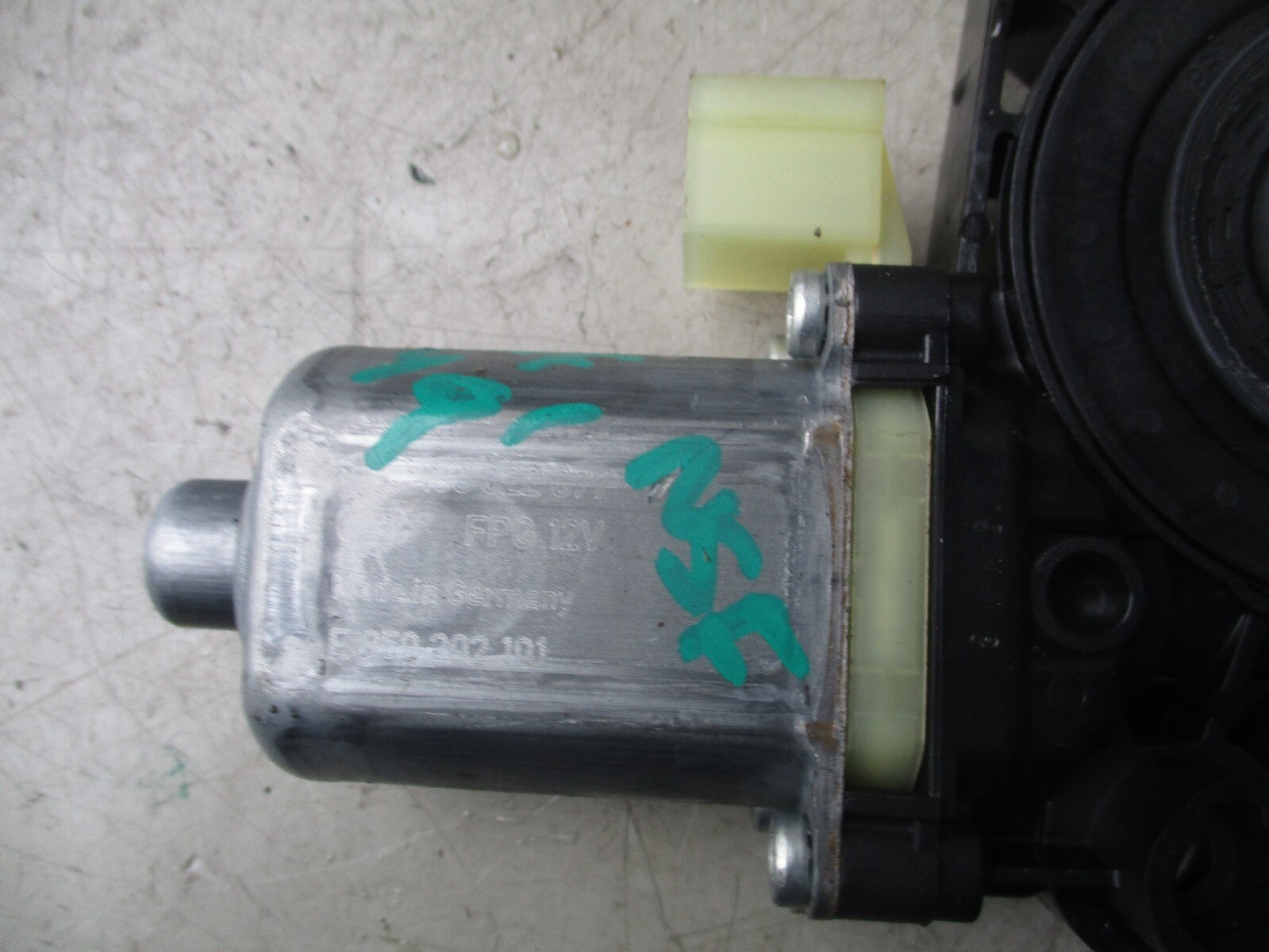2015 SEAT LEON WINDOW WIPER MOTOR ARM BLADE 500959801 (ref s)