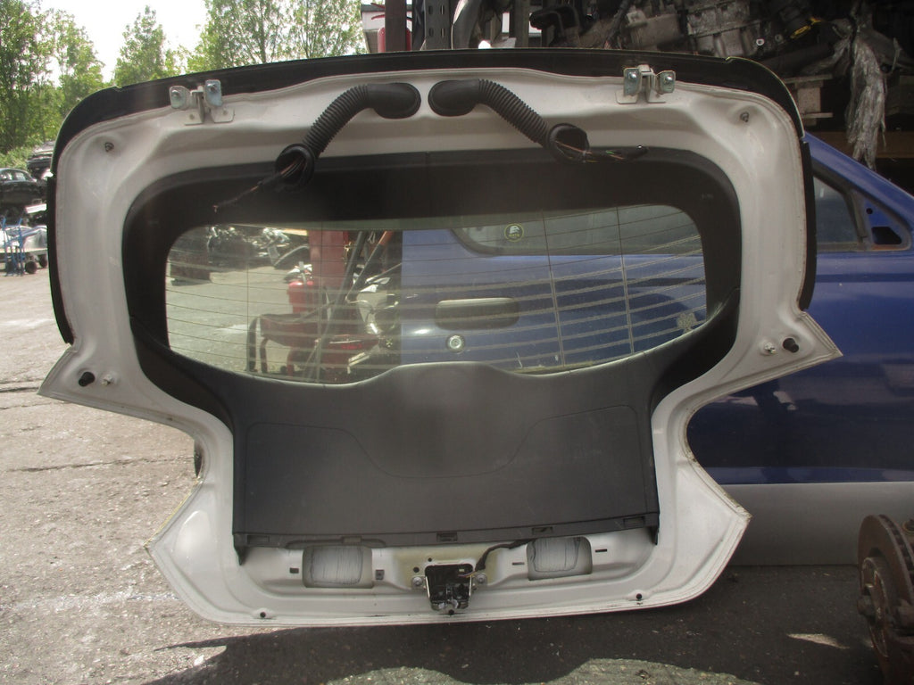 2017 MERCEDES BENZ A CLASS W176 COMPLETE REAR HATCHBACK BOOTLID TAILGATE WHITE