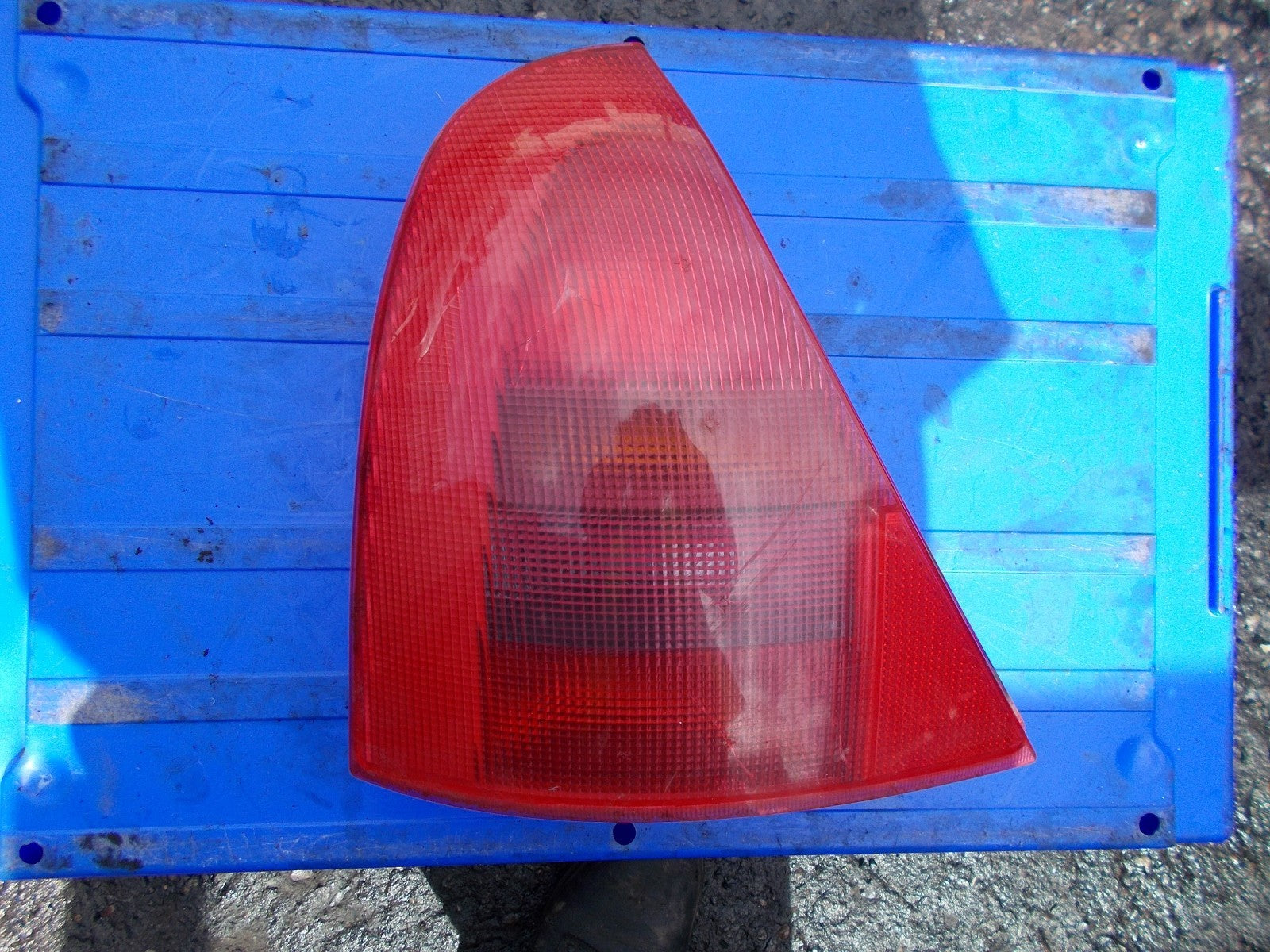 1999 RENAULT CLIO MK2 NSR PASSENGER SIDE REAR TAIL LIGHT 7700410517