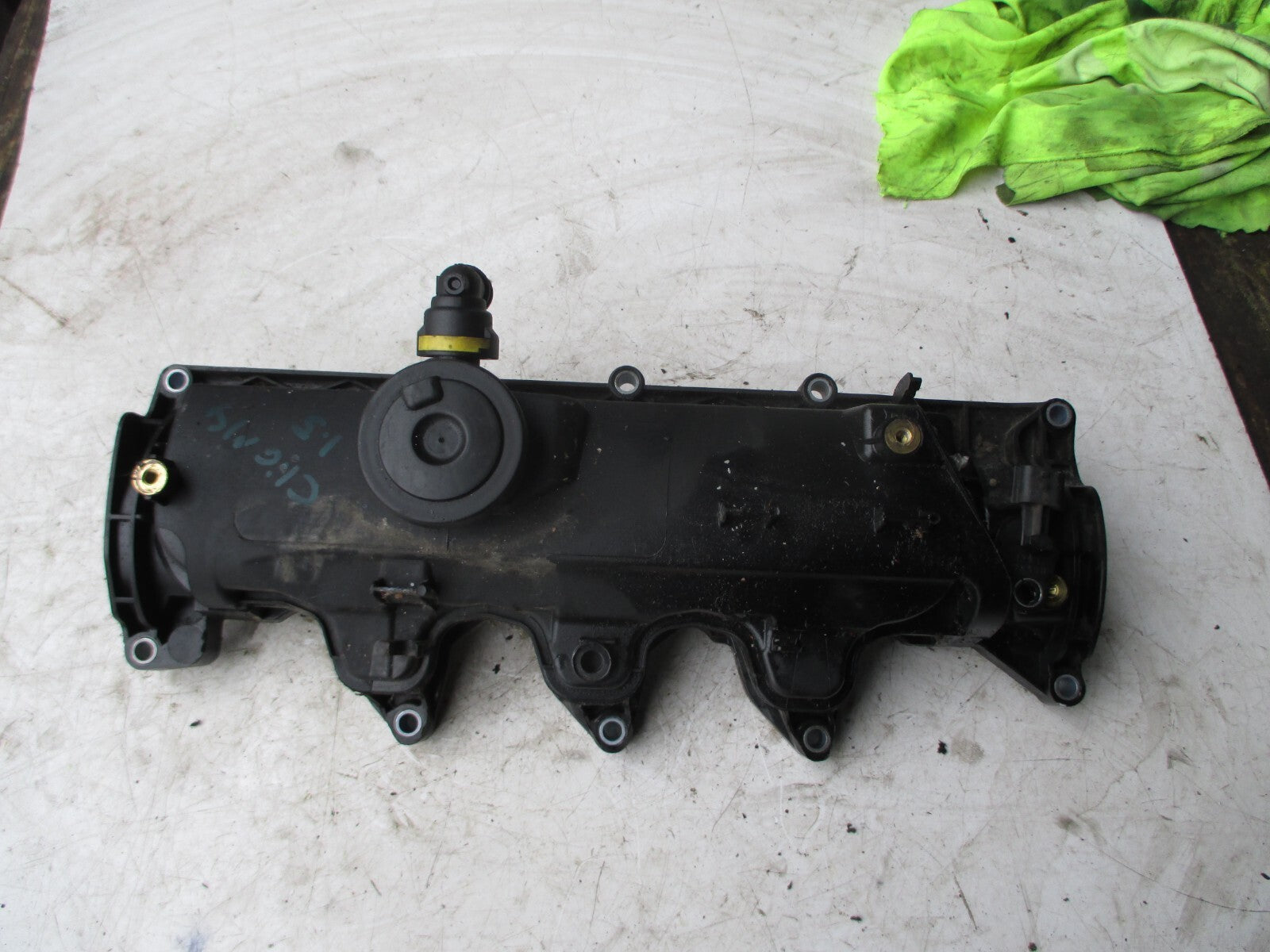 RENAULT CLIO MK4 2015 1.5 DIESEL TOP ENGINE ROCKER VALVE COVER 8200629199