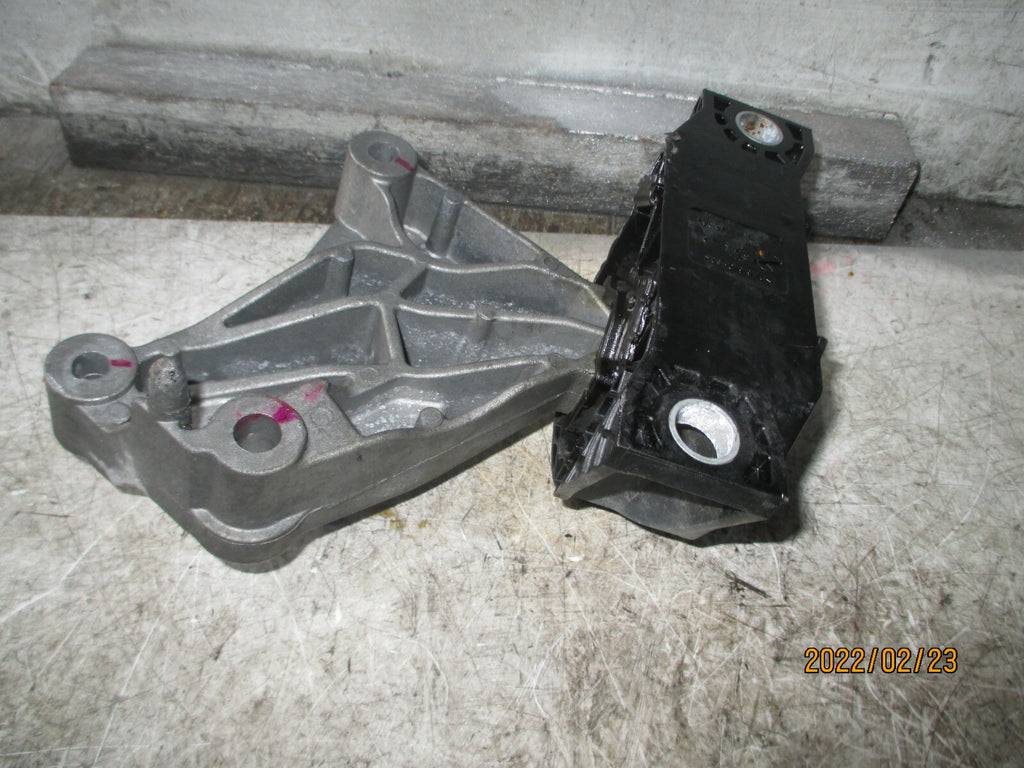 DACIA SANDERO 2017 1.0 PETROL OSF DRIVER SIDE FRONT TOP ENGINE MOUNT 113752043R