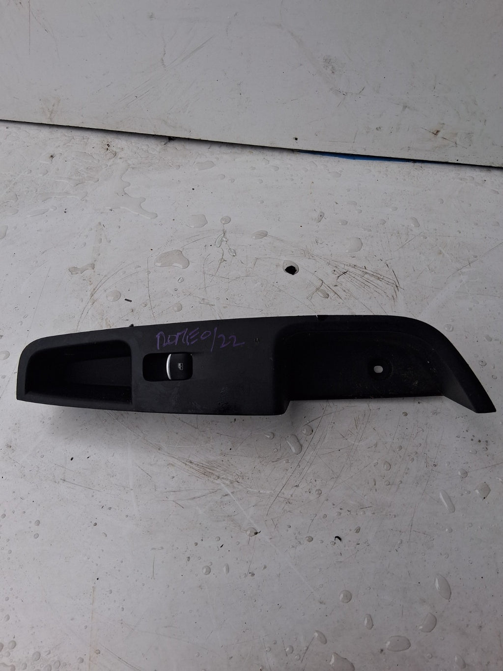 2022 ALFA ROMEO NSF PASSENGER SIDE FRONT DOOR CARD HANDLE TRIM 01561288600