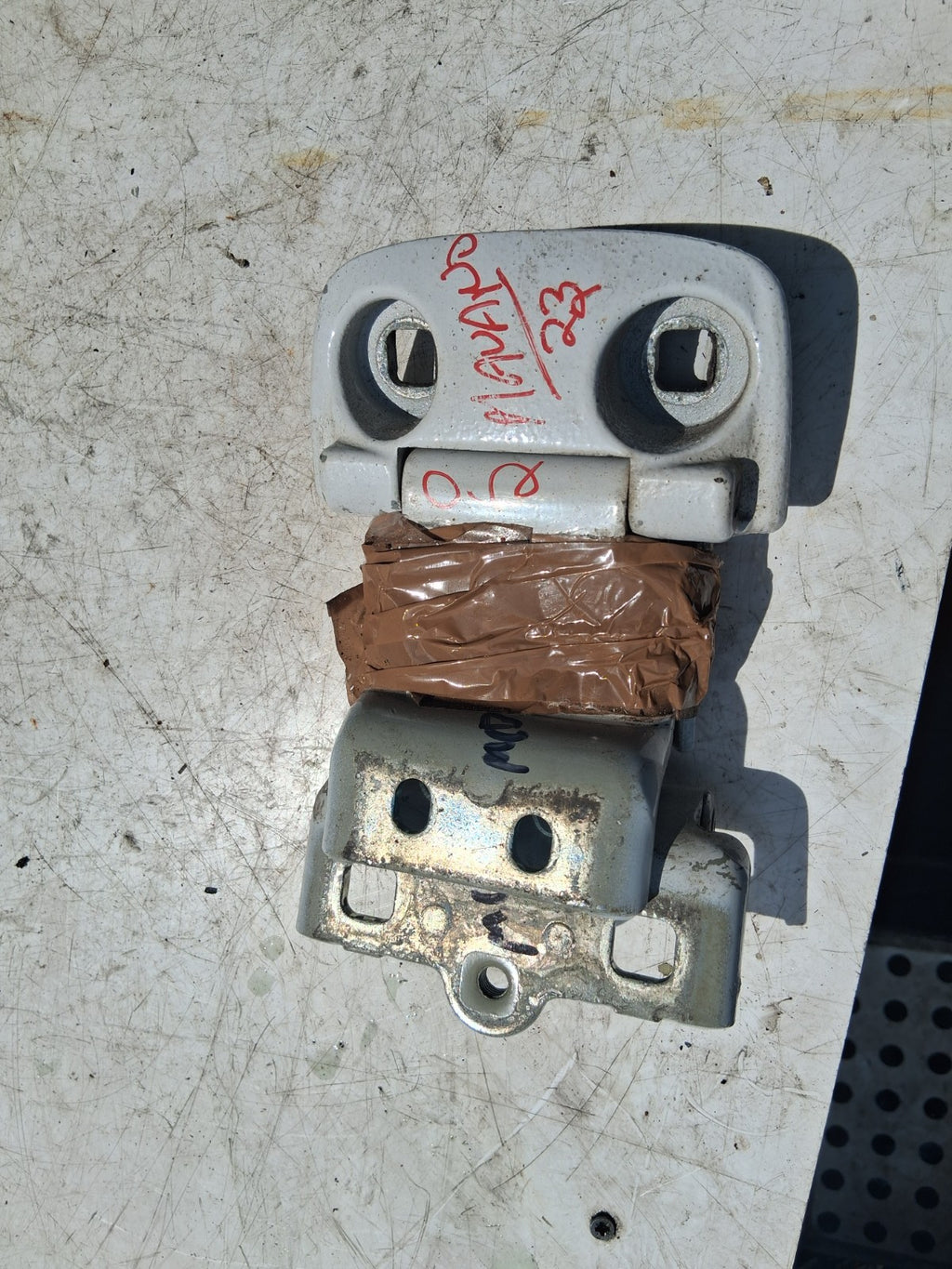 2023 VAUXHALL MOVANO C MK3 OSR DRIVER SIDE REAR DOOR PAIR OF HINGES A048903