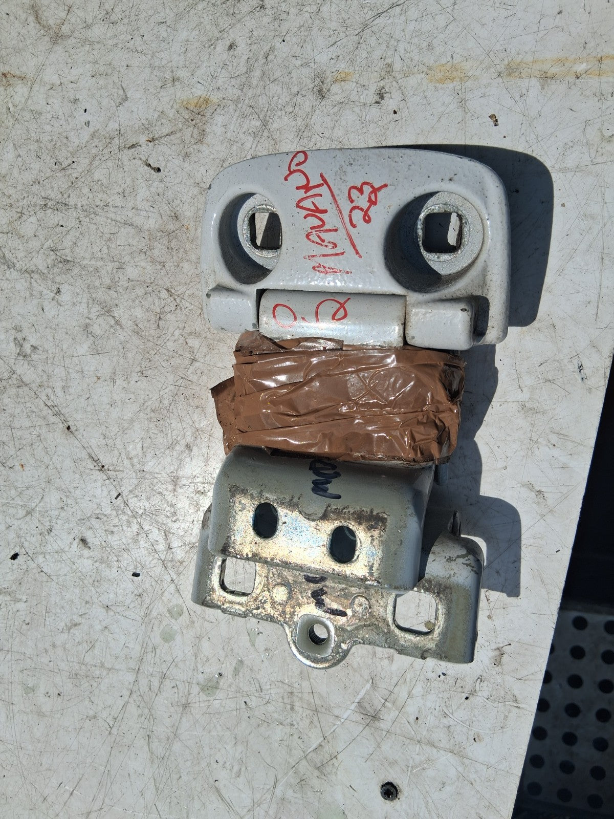 2023 VAUXHALL MOVANO C MK3 OSR DRIVER SIDE REAR DOOR PAIR OF HINGES A048903