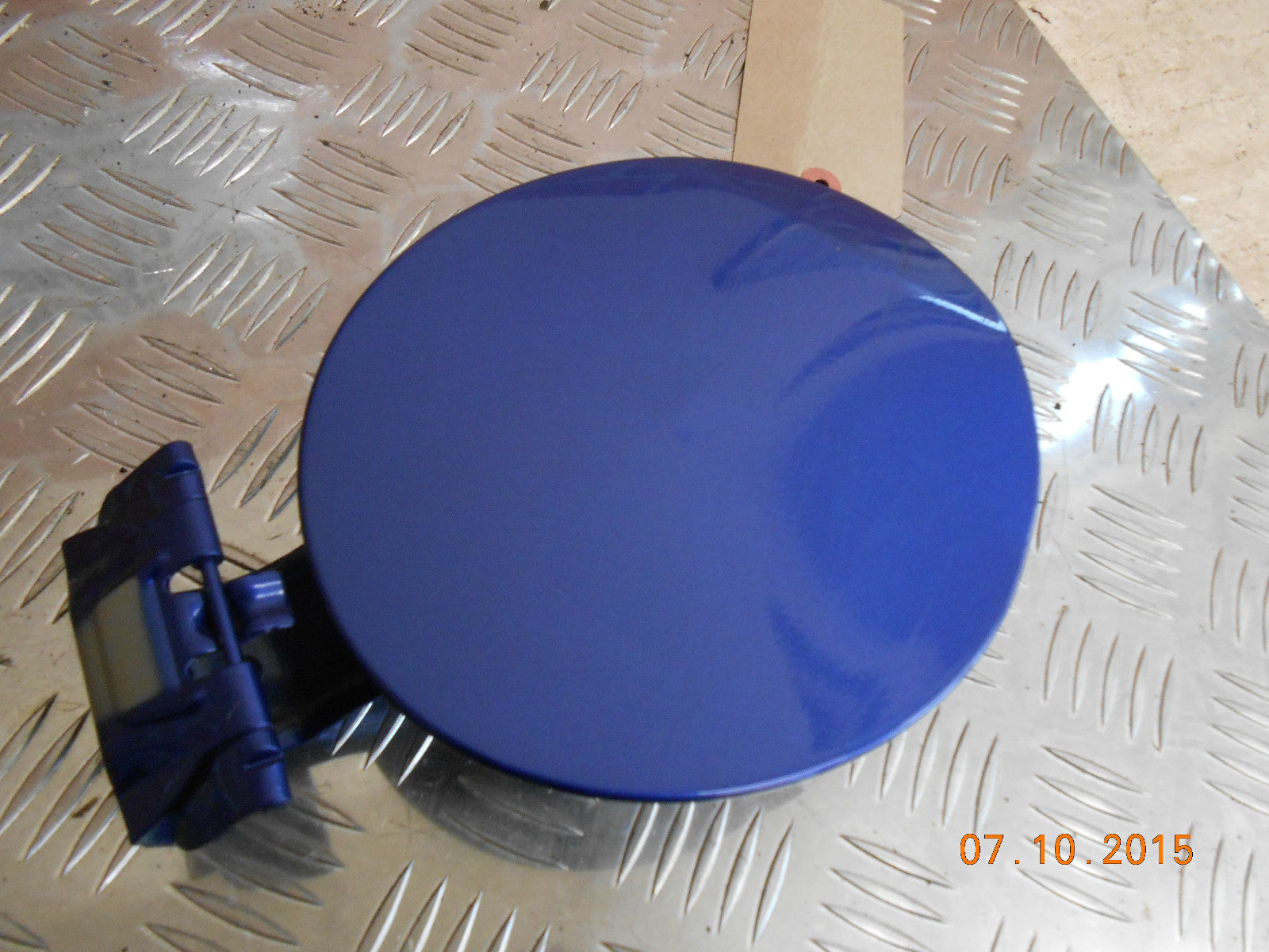 MAZDA 2 DE 2009 3DR PETROL FUEL FILLER DOOR CAP COVER IN DARK METALLIC BLUE D651