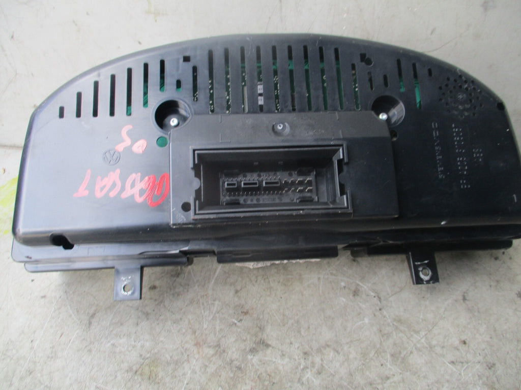 VOLKSWAGEN PASSAT 2006 SPEEDOMETER INSTRUMENT CLUSTER 0032000