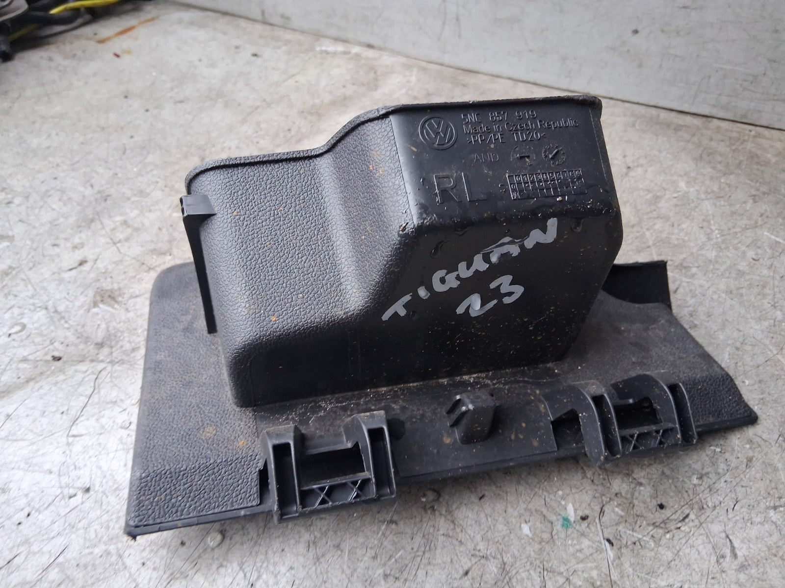 2023 VW VOLKSWAGEN TIGUAN OSF DRIVER SIDE STORAGE COMPARTMENT BOX 5NC857919