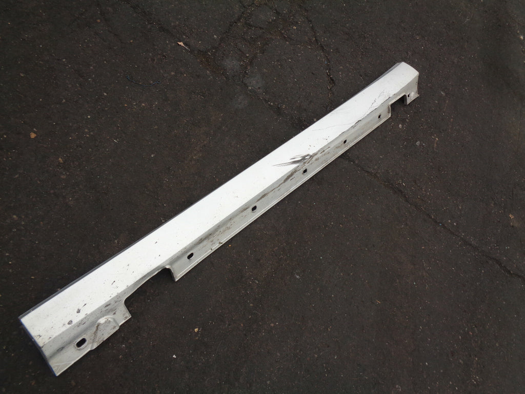 BMW 3 SERIES E90 NS PASSENGER SIDE PLASTIC TRIM SIDE SKIRT SILVER