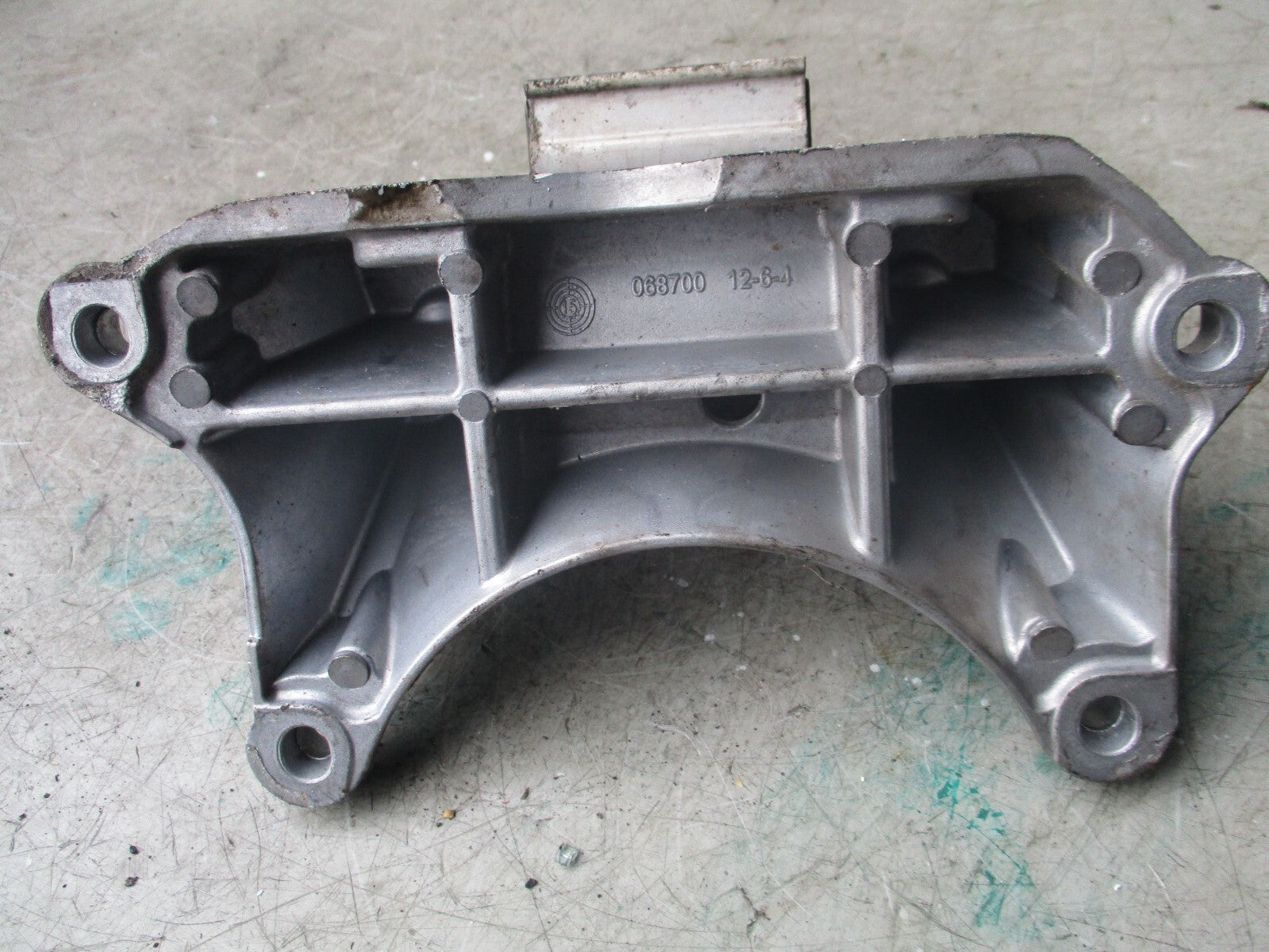 2014 MERCEDES-BENZ C-CLASS GEARBOX MOUNT BRACKET A2112420340