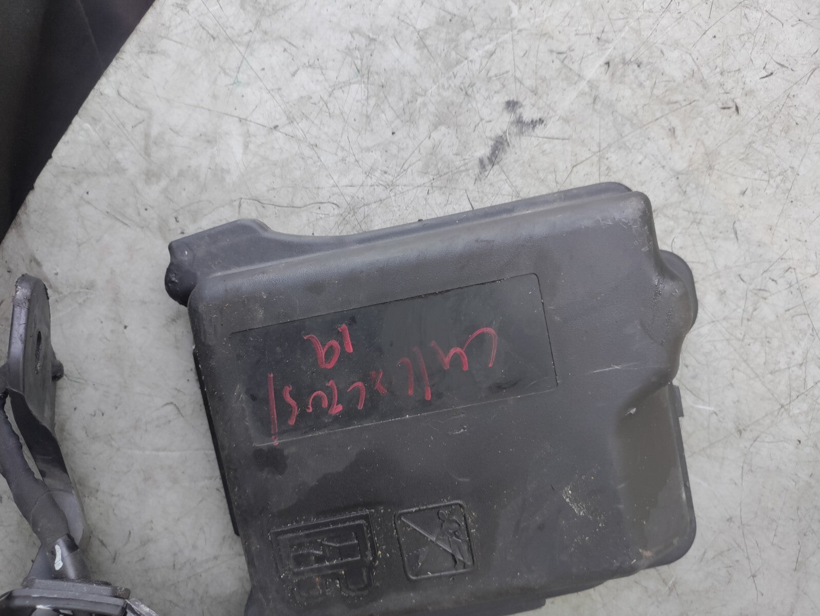 CITROEN C4 CACTUS 2019 UNDER BONNET FUSE BOX 9804848580