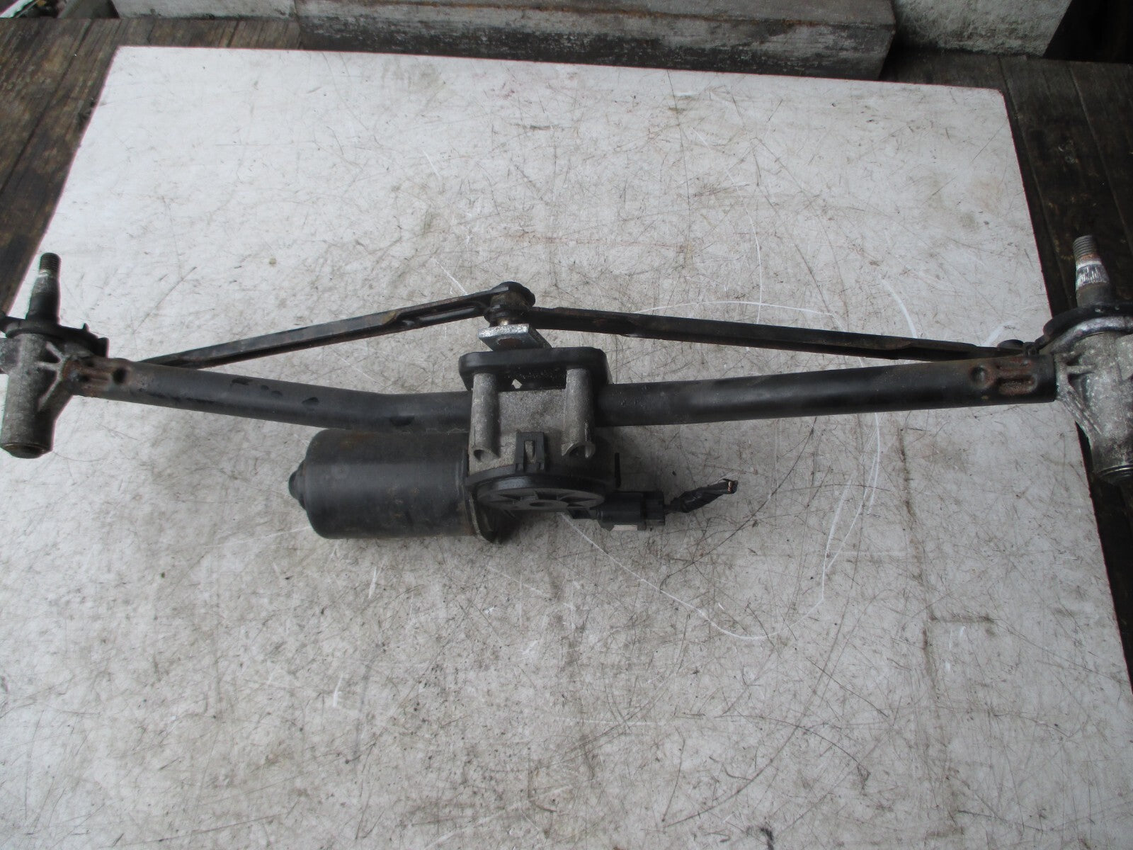 HYUNDAI I30 MK1 1.6 2010 WINDSCREEN WIPER MOTOR