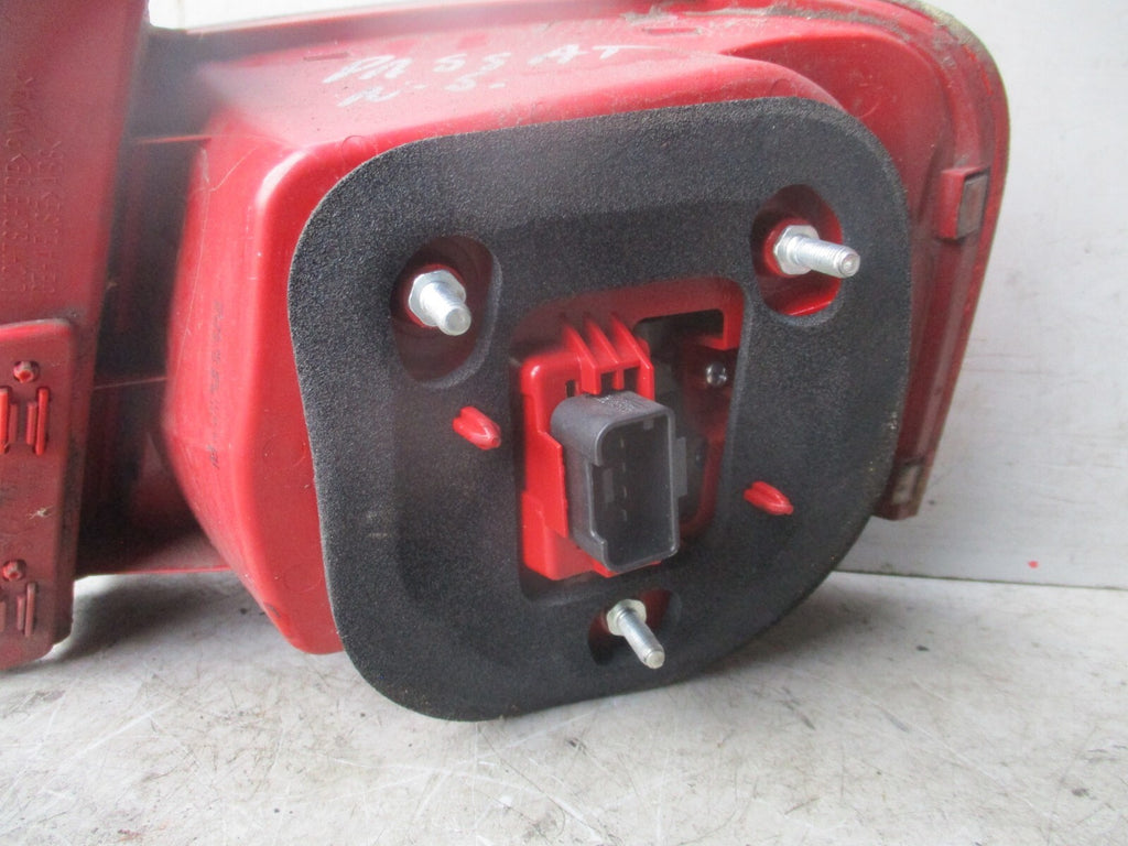 VOLKSWAGEN PASSAT 2006 B6 SALOON NSR PASSENGER SIDE REAR TAIL LIGHT