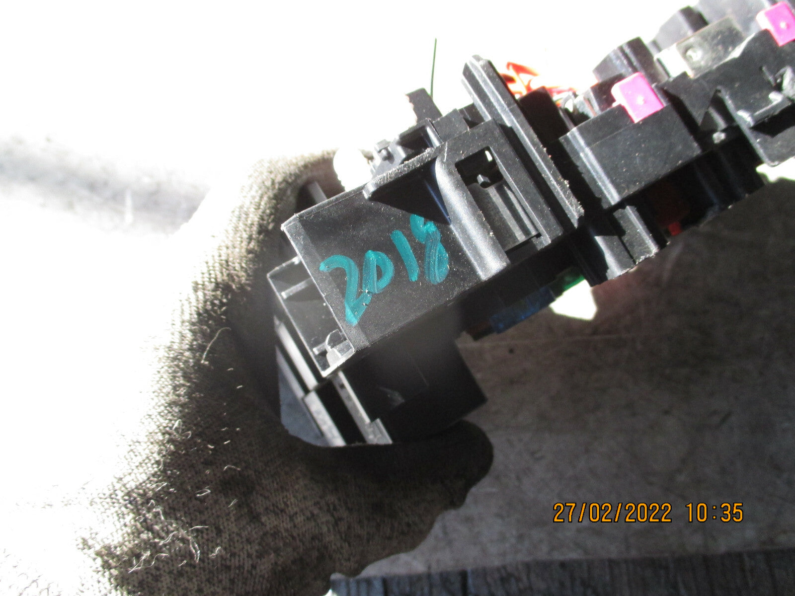 VOLKSWAGEN GOLF 2018 MK7 FUSE RELAY BOX