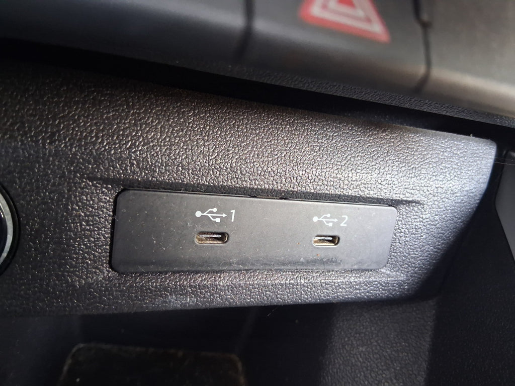 2023 AUDI A1 SPORT MK2 GB 12V POWER SOCKET USB PORT PANEL TRIM
