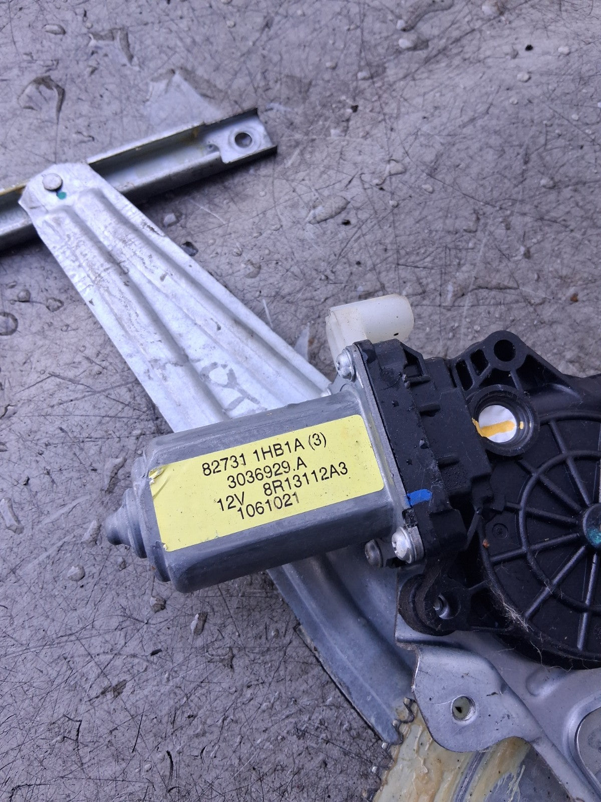 2016 NISSAN NOTE OSR DRIVER SIDE REAR RIGHT WINDOW MOTOR REGULATOR 827311HB1A