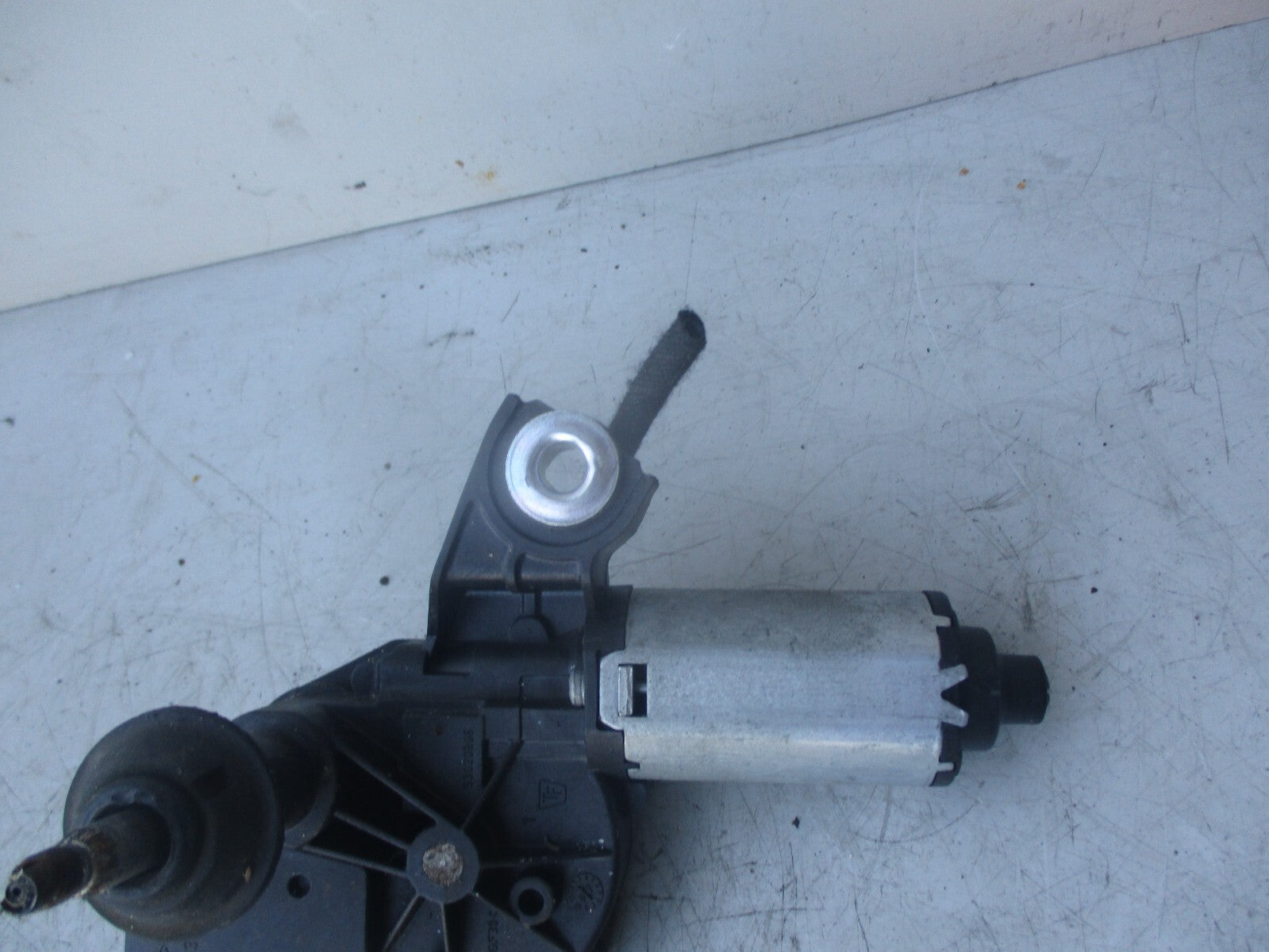 VW VOLKSWAGEN PASSAT B6 REAR WIPER MOTOR 53032812