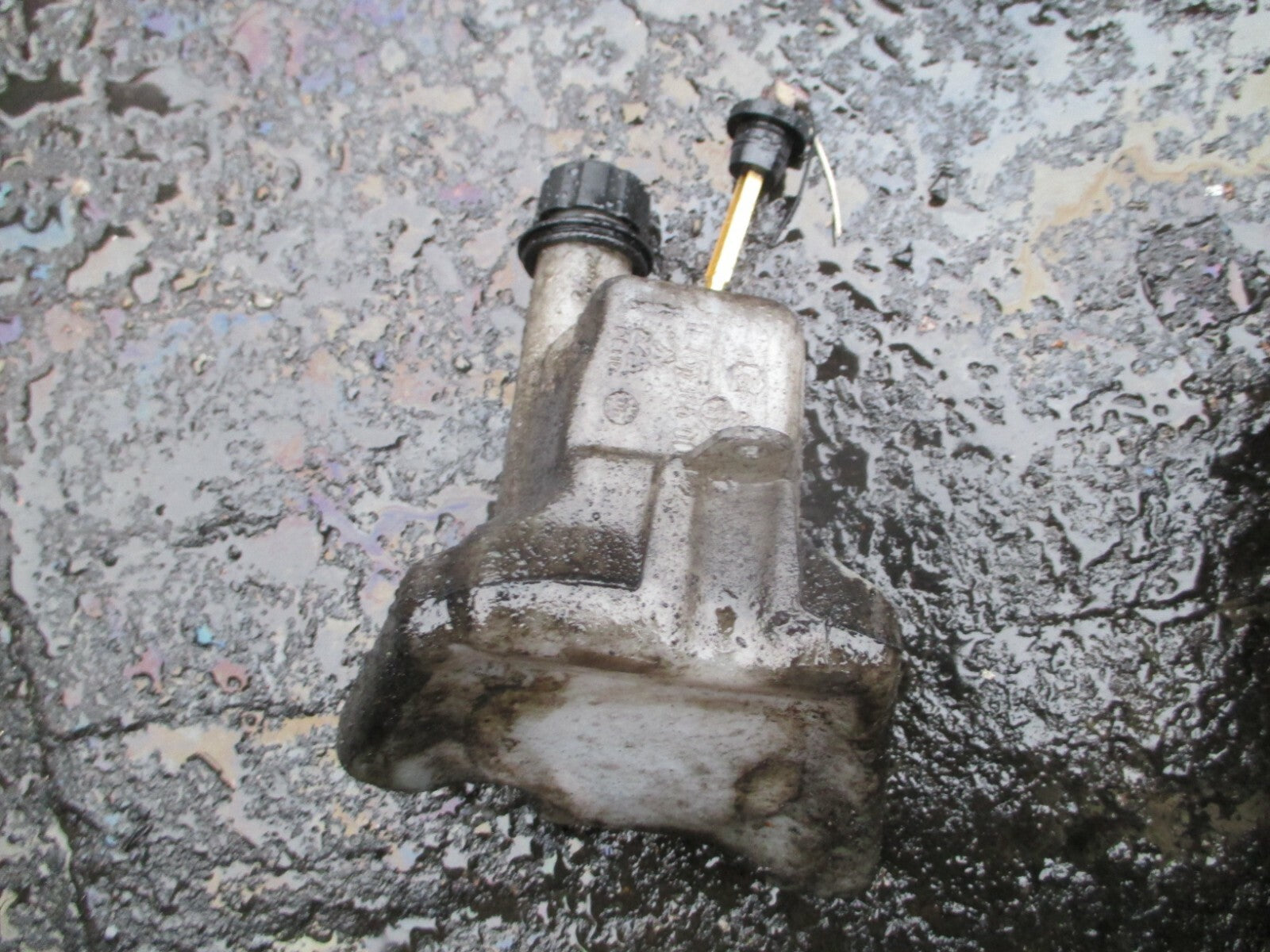 PEUGEOT VIVACITY 1+2 2006 2 STROKE OIL BOTTLE TANK