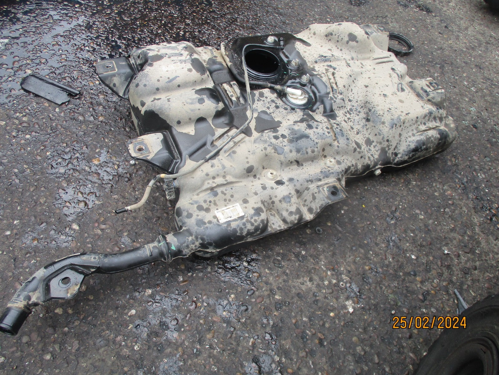 VAUXHALL VIVARO X82 MK2 2017 1.6 DIESEL FUEL TANK 93461339