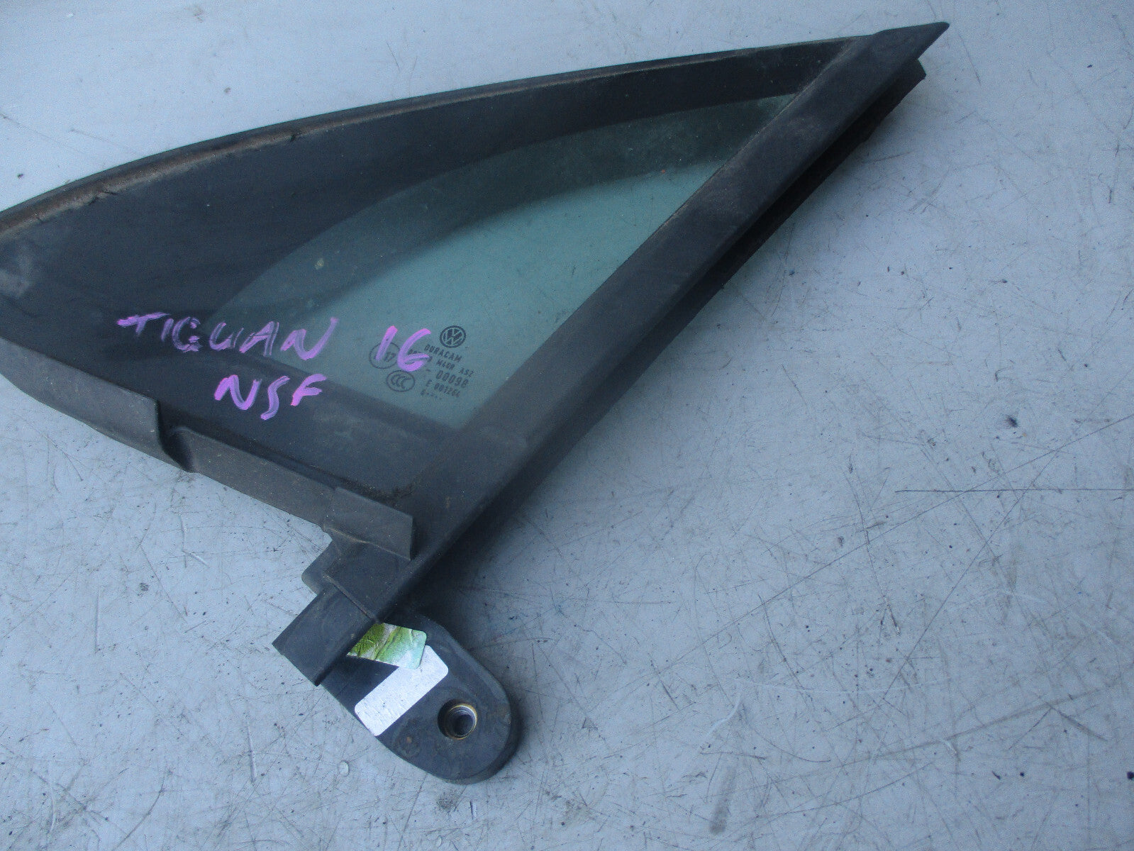 VW TIGUAN MK2 2016 NSF PASSENGER SIDE FRONT QUARTER GLASS