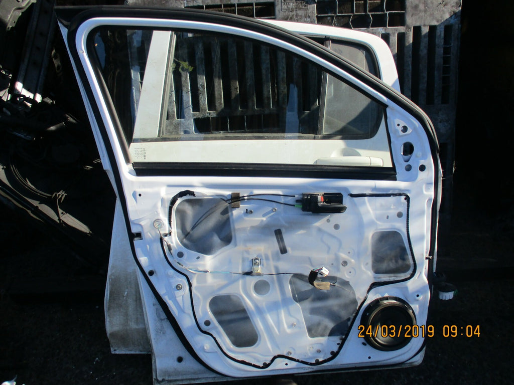 SUZUKI CELERIO LF (MK1) NSF PASSENGER SIDE FRONT BARE DOOR WHITE (DAMAGED)