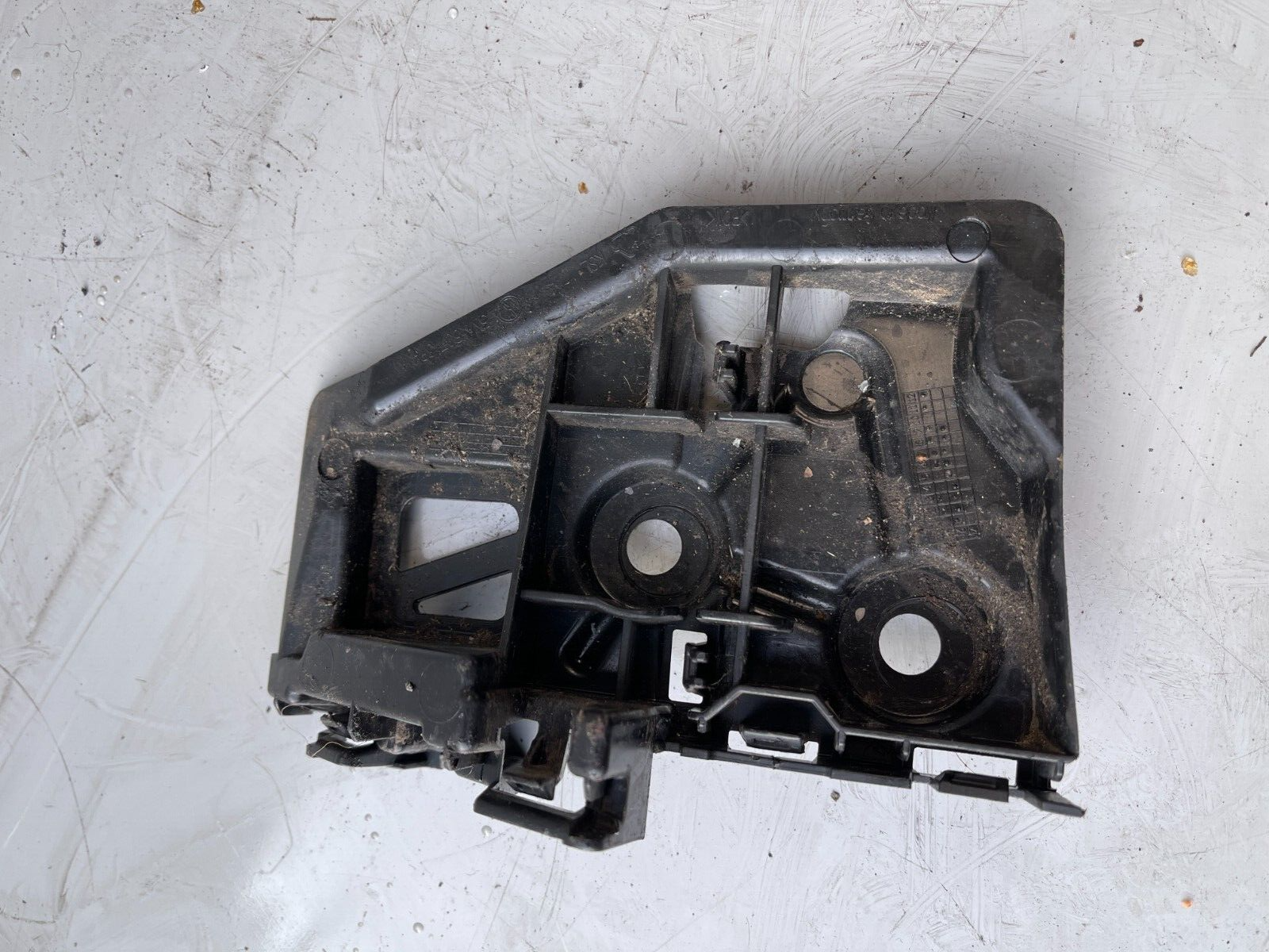 VW VOLKSWAGEN TIGUAN REAR DRIVERS SIDE BUMPER BRACKET 5NA807394A