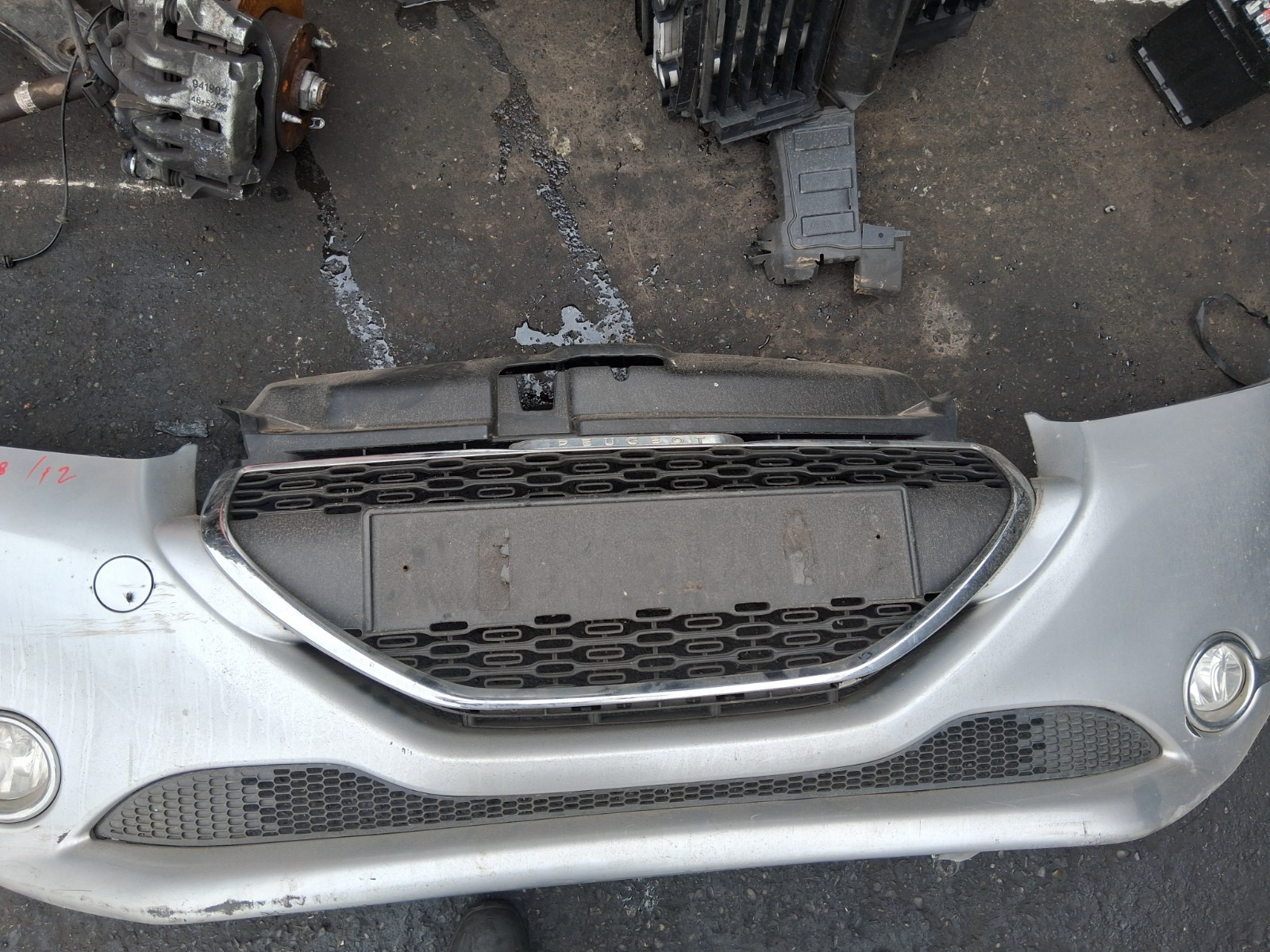 2012 PEUGEOT 208 COMPLETE FRONT BUMPER WITH FOG LIGHTS & GRILLE SILVER