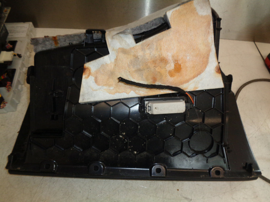 BMW 1 SERIES F20 2019 LCI PASSENGER SIDE GLOVEBOX COMPARTMENT 9395377