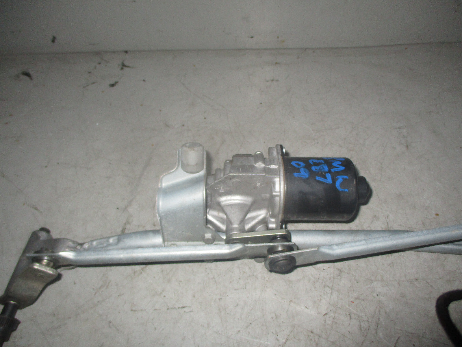 BMW 1 SERIES 2010 E87 FRONT WIPER MOTOR & LINKAGES 719303701
