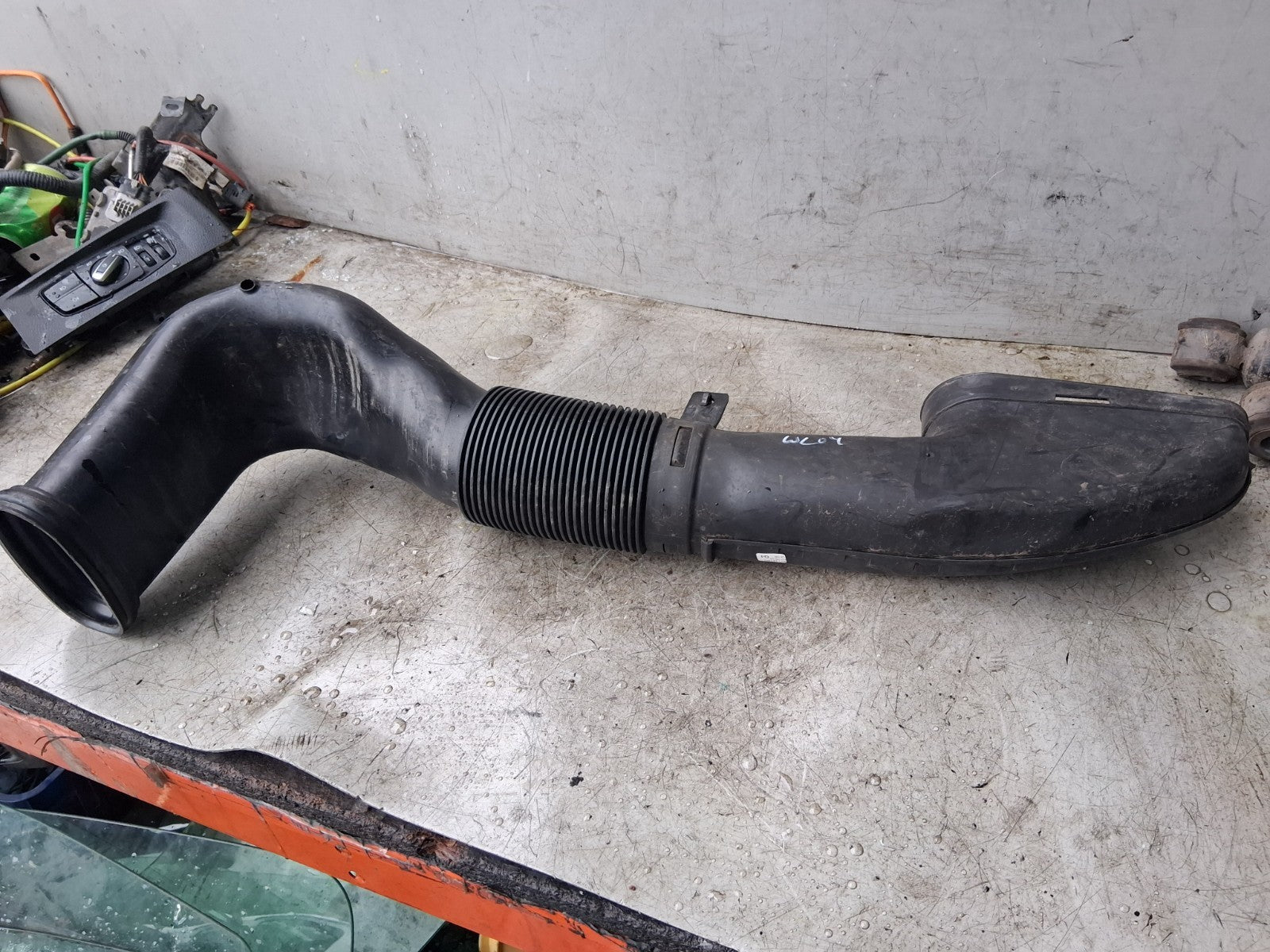 2009 MERCEDES BENZ C CLASS W204 AIR INTAKE DUCT HOSE PIPE A6510903437