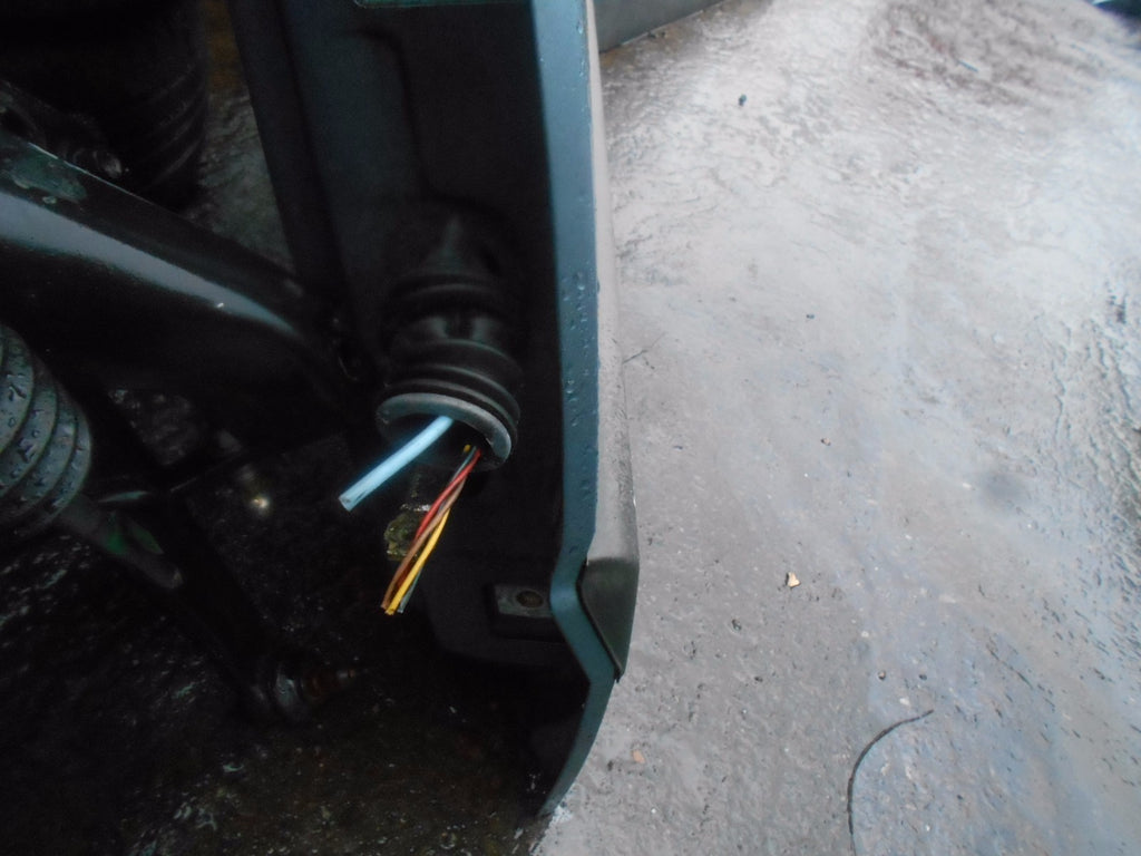 VOLKSWAGEN VW PASSAT B3 (MK3) 1990 NSR PASSENGER SIDE REAR COMPLETE DOOR BLUE