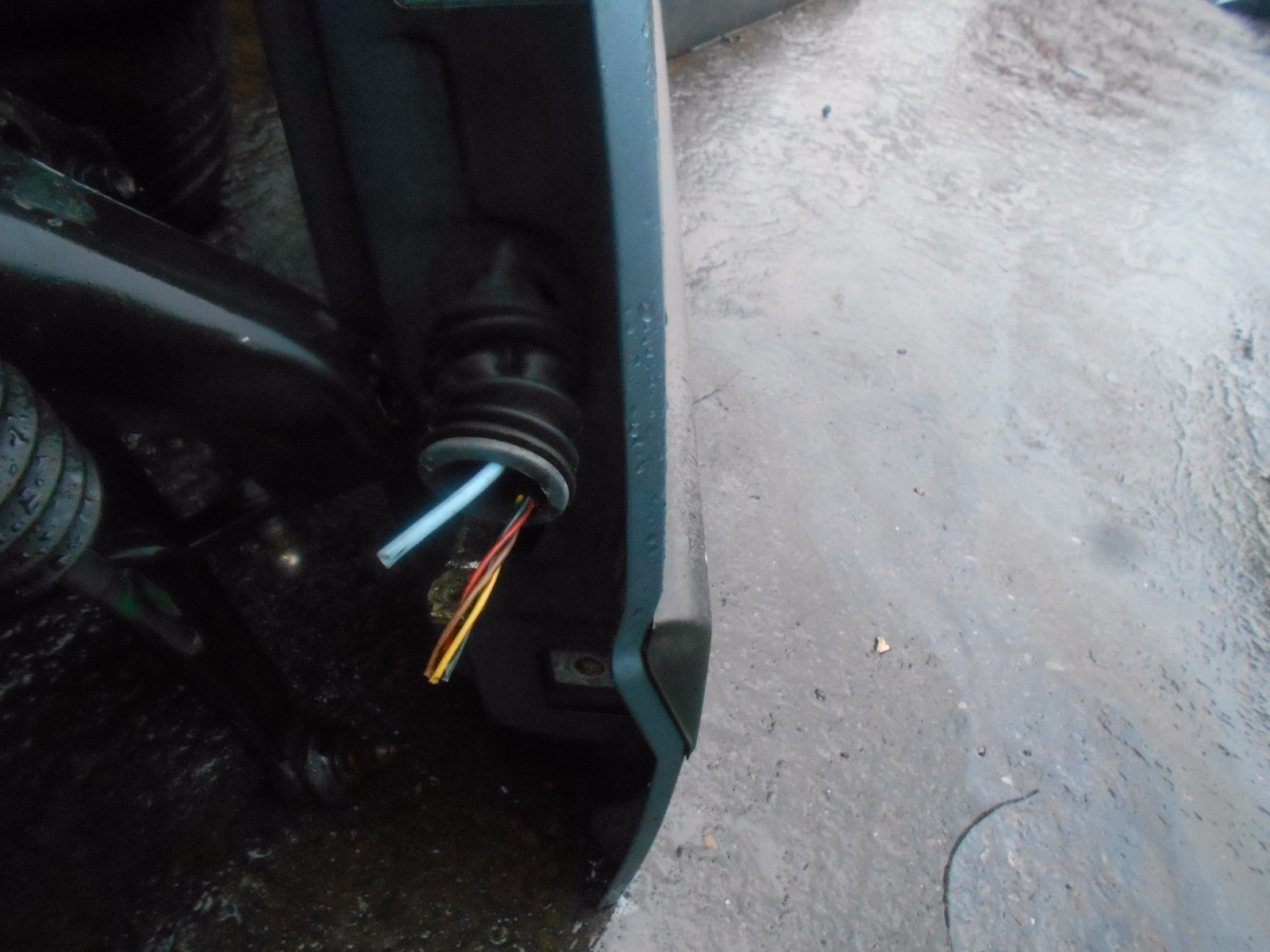 VOLKSWAGEN VW PASSAT B3 (MK3) 1990 NSR PASSENGER SIDE REAR COMPLETE DOOR BLUE