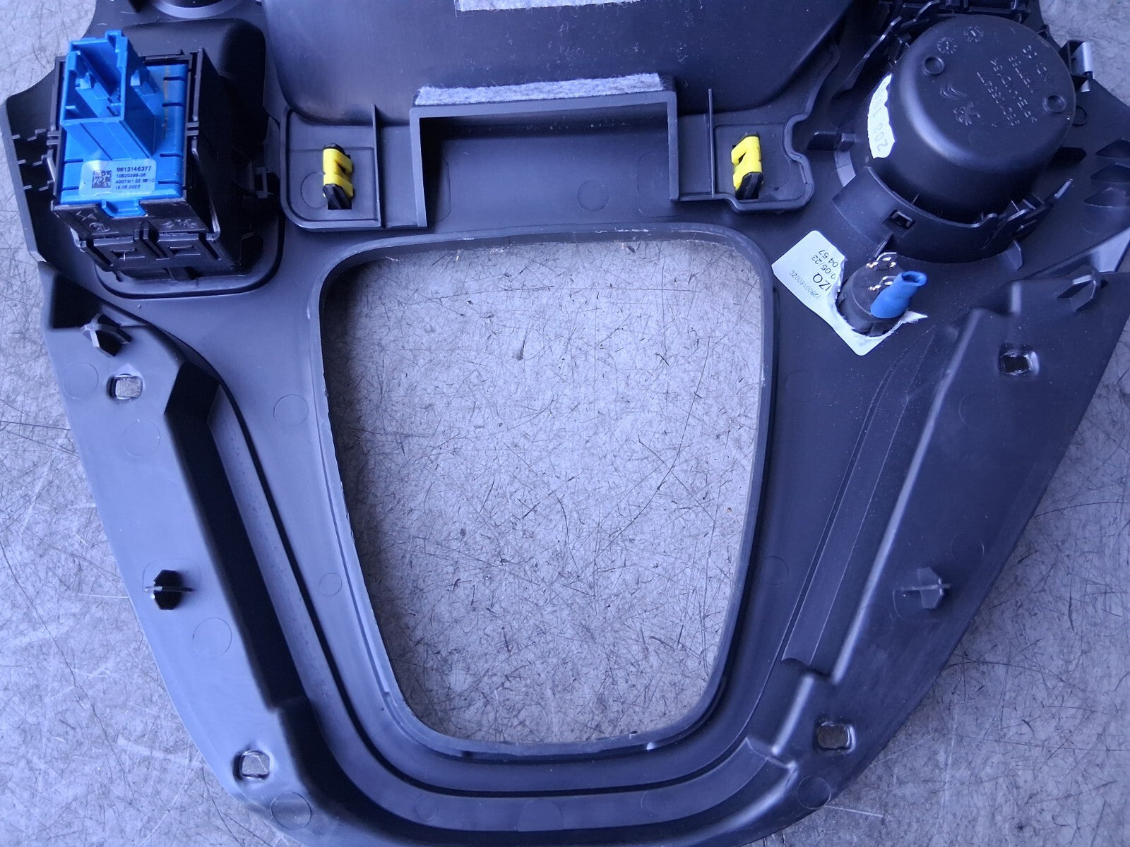 2023 CITROEN BERLINGO MK3 GEAR STICK PARKING BUTTON SURROUND TRIM 9841761077