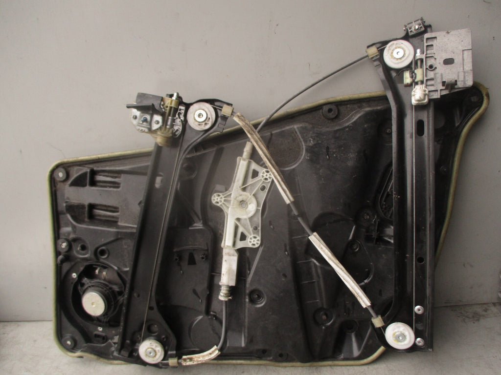 2017 MERCEDES-Benz CLA NSF PASSENGER SIDE FRONT LEFT WINDOW MOTOR & REGULATOR