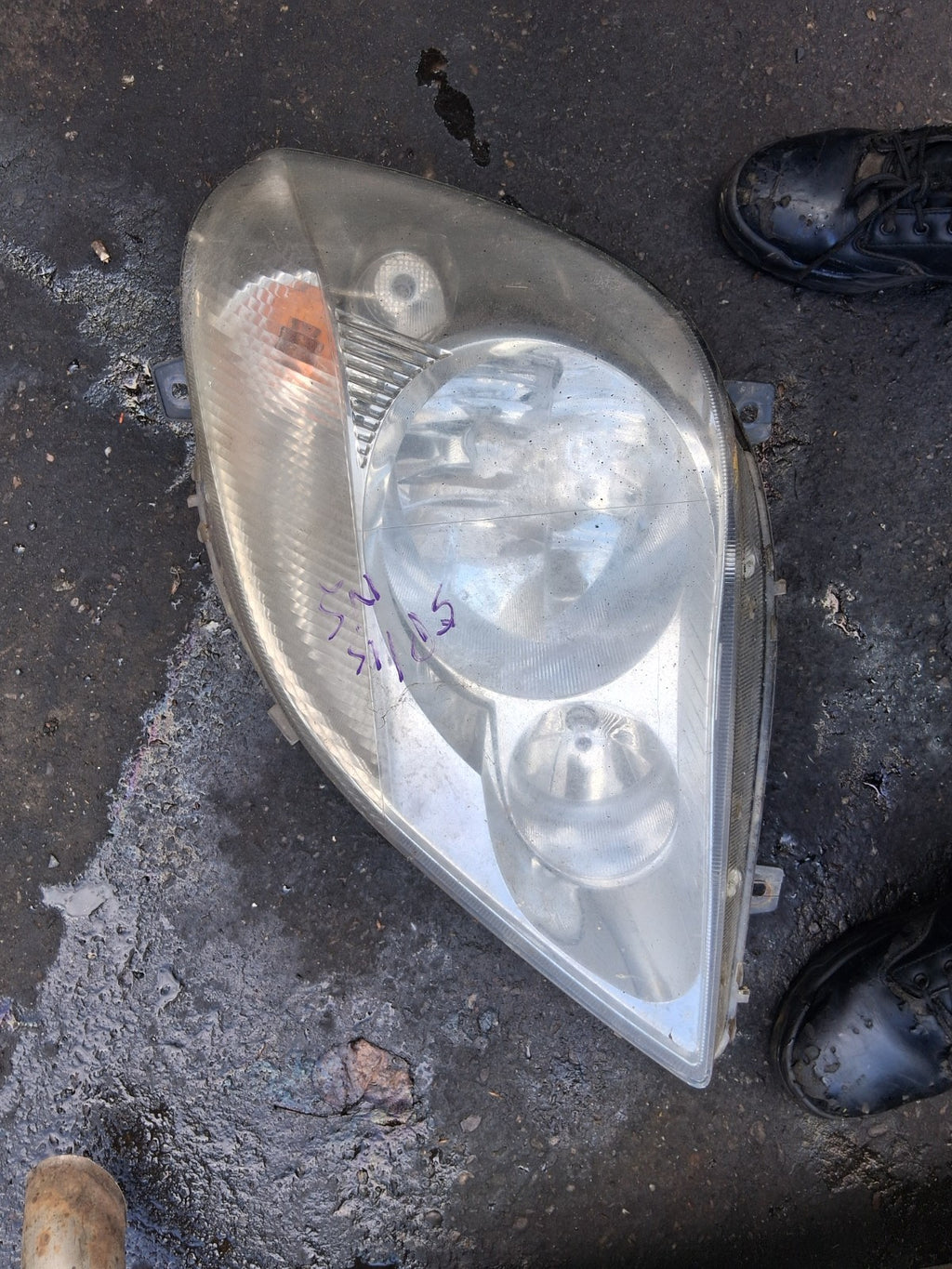 2016 MERCEDES SPRINTER W906 NSF PASSENGER SIDE FRONT LEFT HEADLIGHT A9068200361