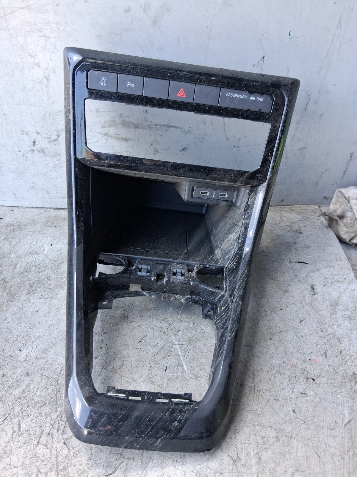 VW VOLKSWAGEN T CROSS 2023 CENTRE CONSOLE GEAR SHIFTER SURROUND TRIM 2GM857925